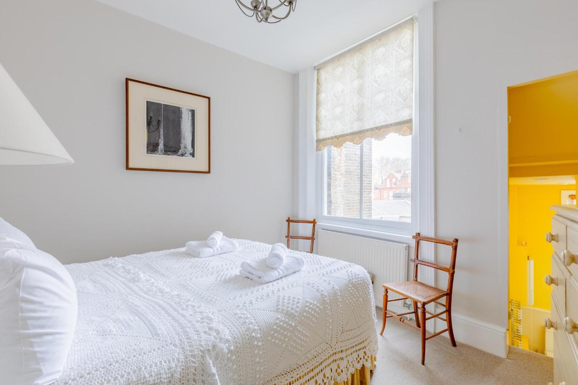 Vintage 1bd Flat 5 Mins From Earls Court Station Apartment *