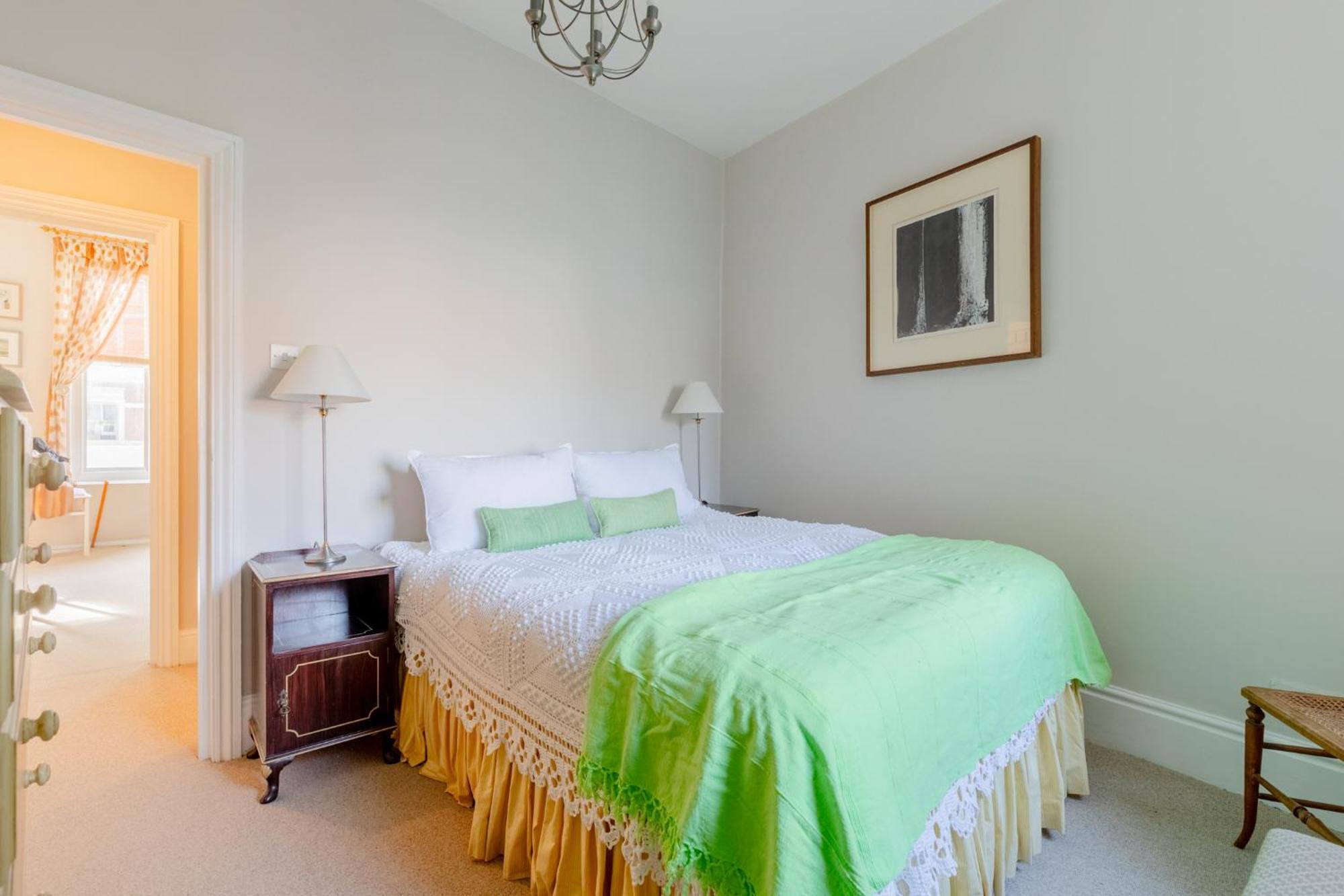 Vintage 1bd Flat 5 Mins From Earls Court Station Apartment *