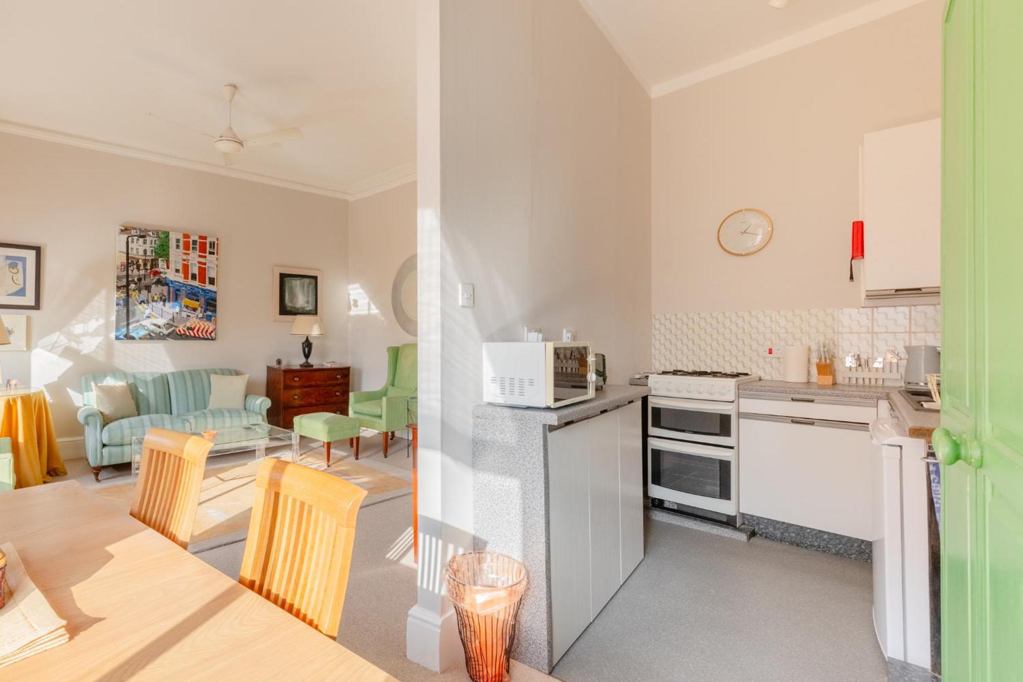 Vintage 1bd Flat 5 Mins From Earls Court Station Apartment