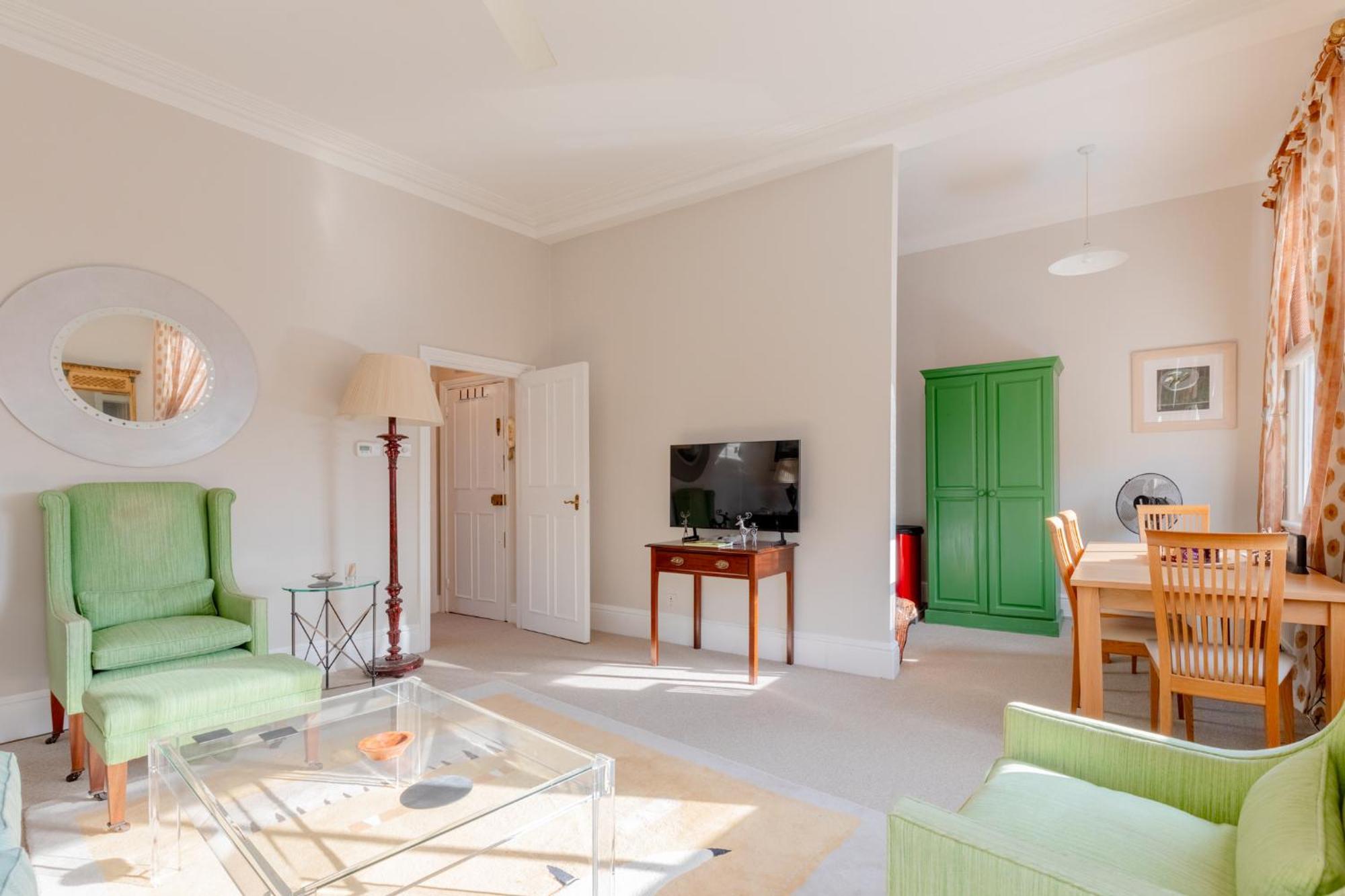 Vintage 1bd Flat 5 Mins From Earls Court Station *