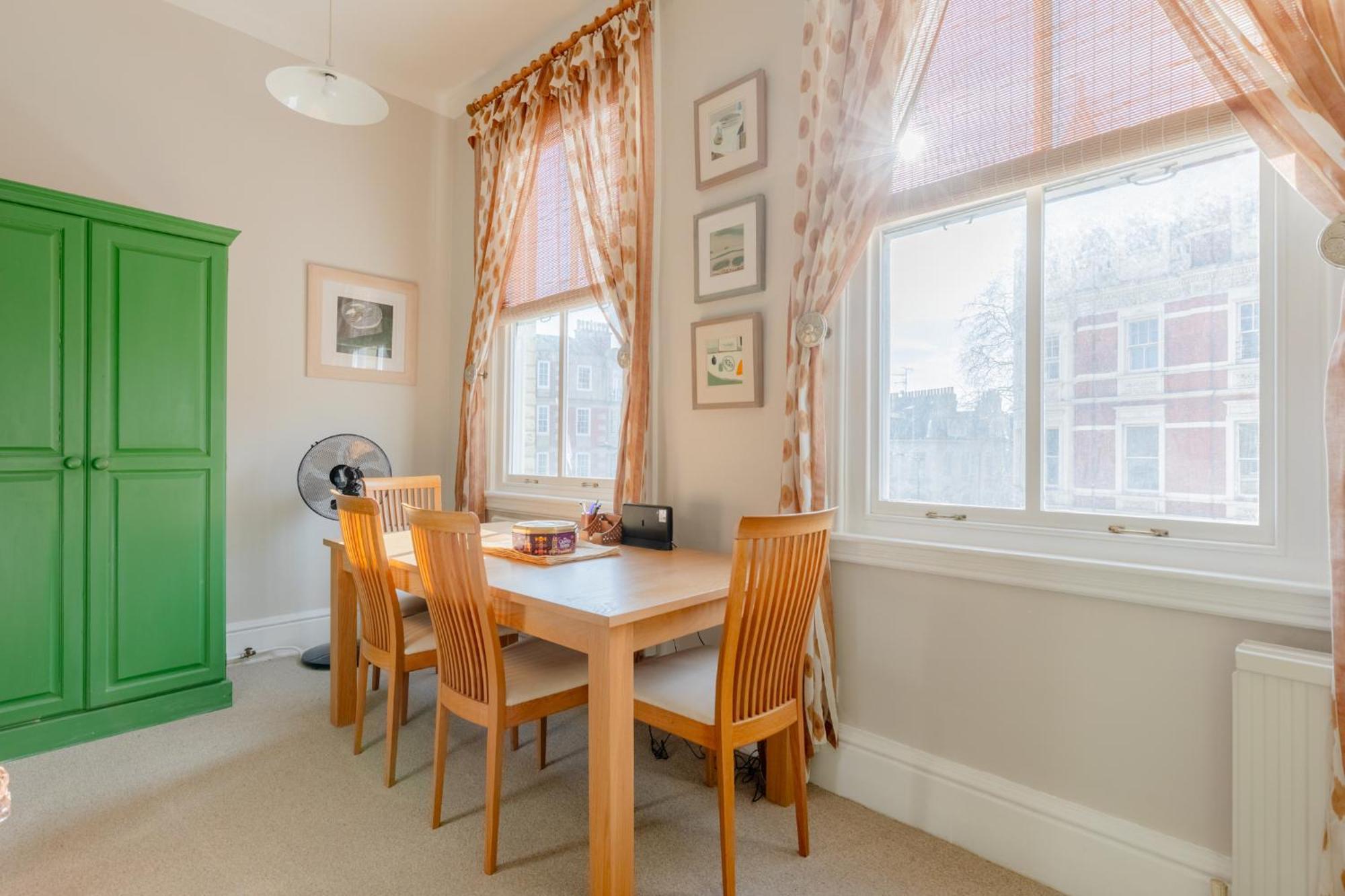 Vintage 1bd Flat 5 Mins From Earls Court Station * London