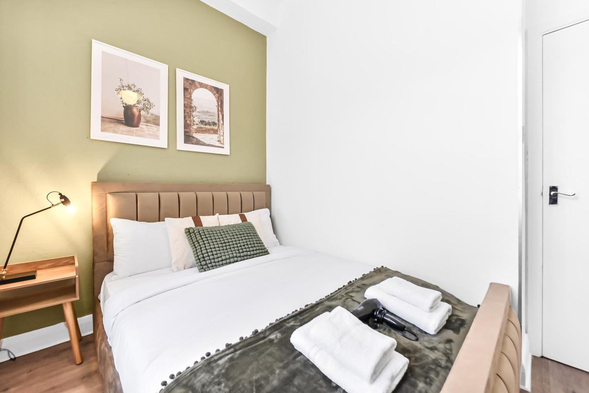 Prime Location In Camden 4 Mins To Kings Cross, 1 Mins To Euston Apartment *