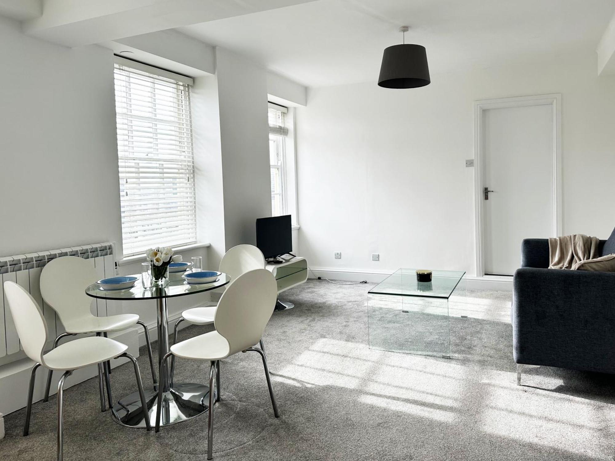 Leilighet Riverside Modern One Bedroom