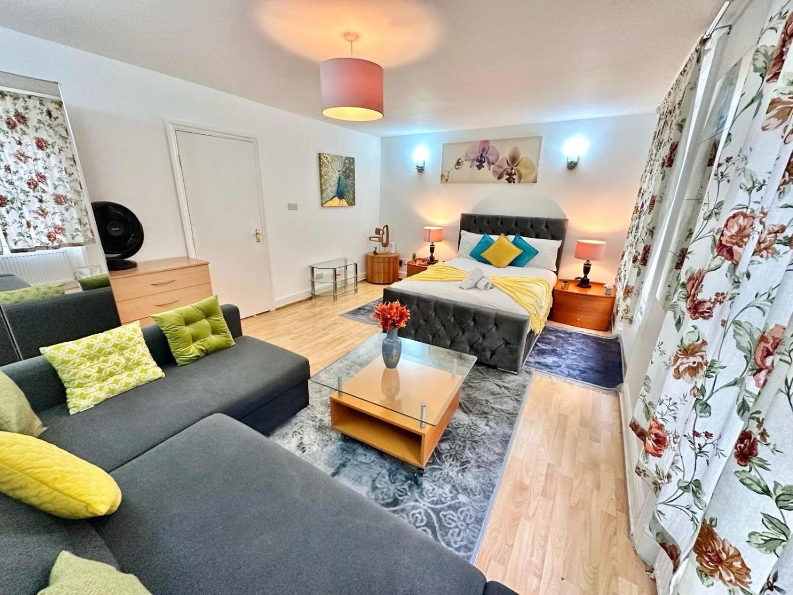 Edgware Road Beautiful Family * London