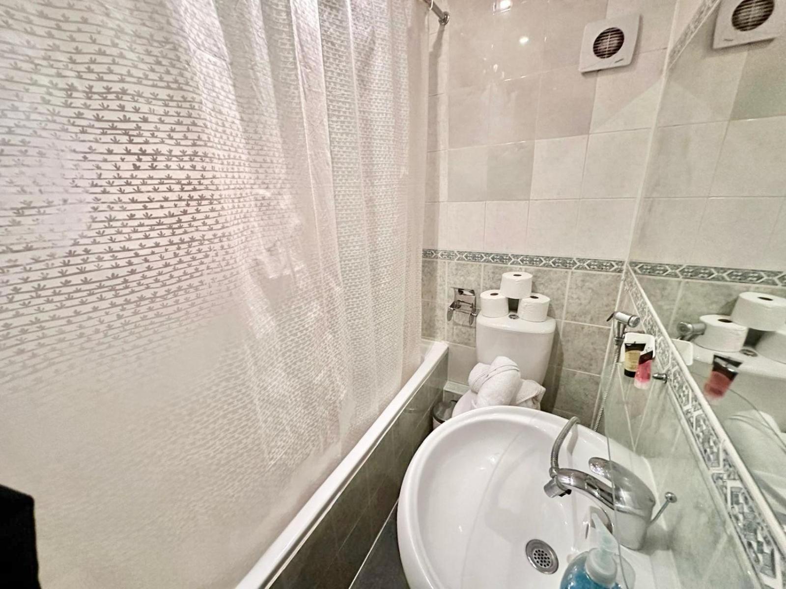 Edgware Road Beautiful Family Apartment London