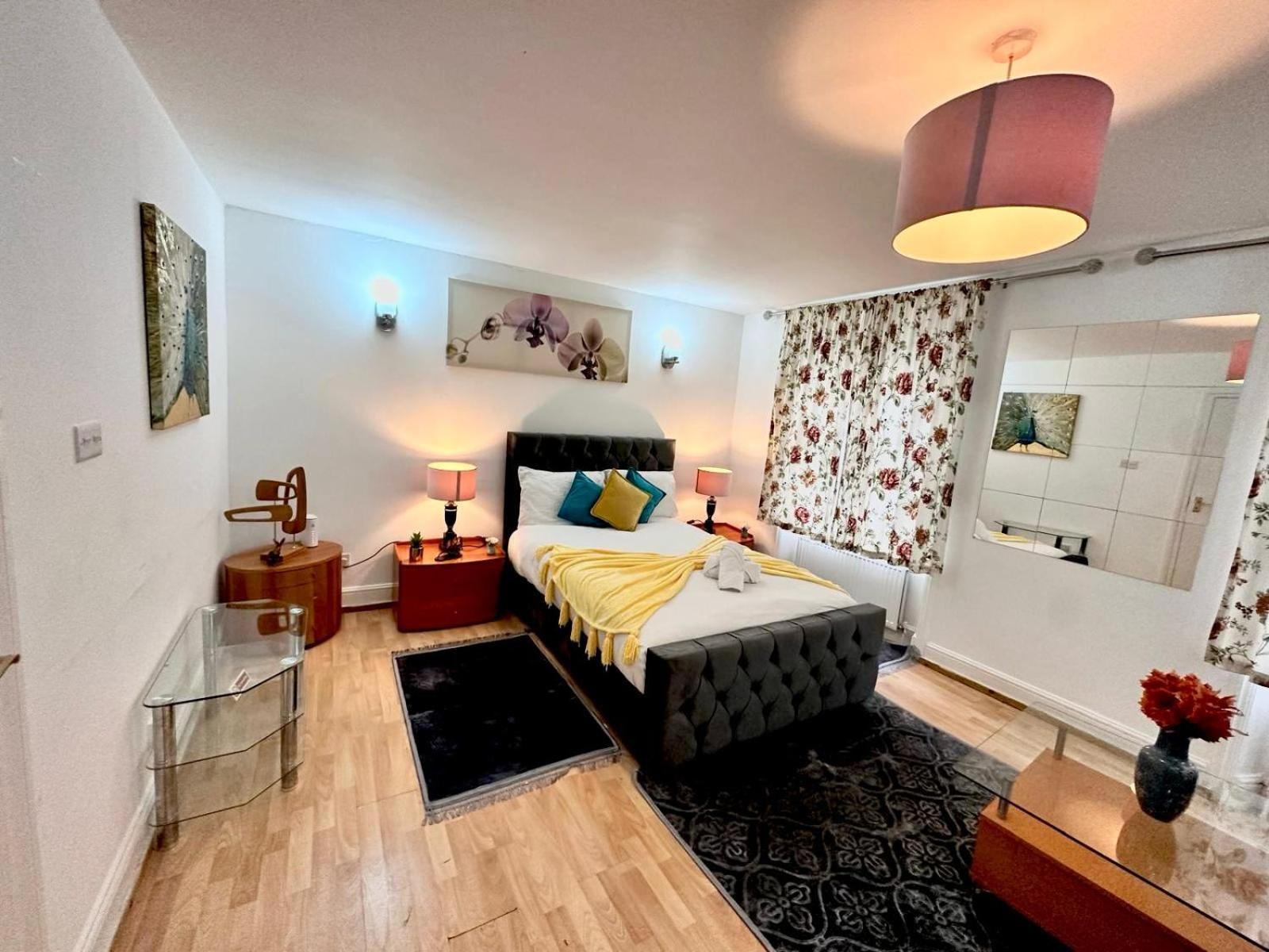 Edgware Road Beautiful Family * London