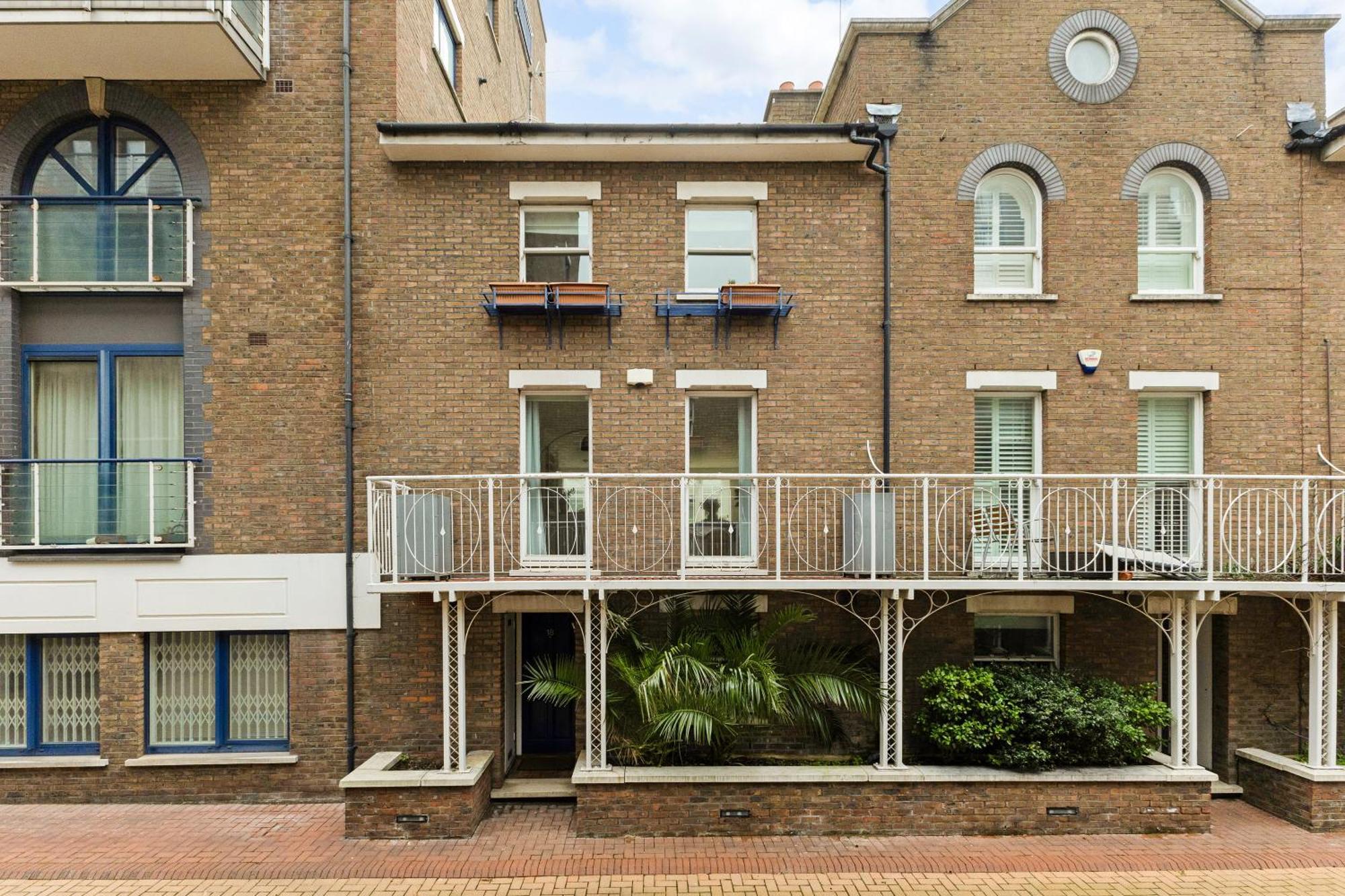 The Riverbank Hideaway Apartment London
