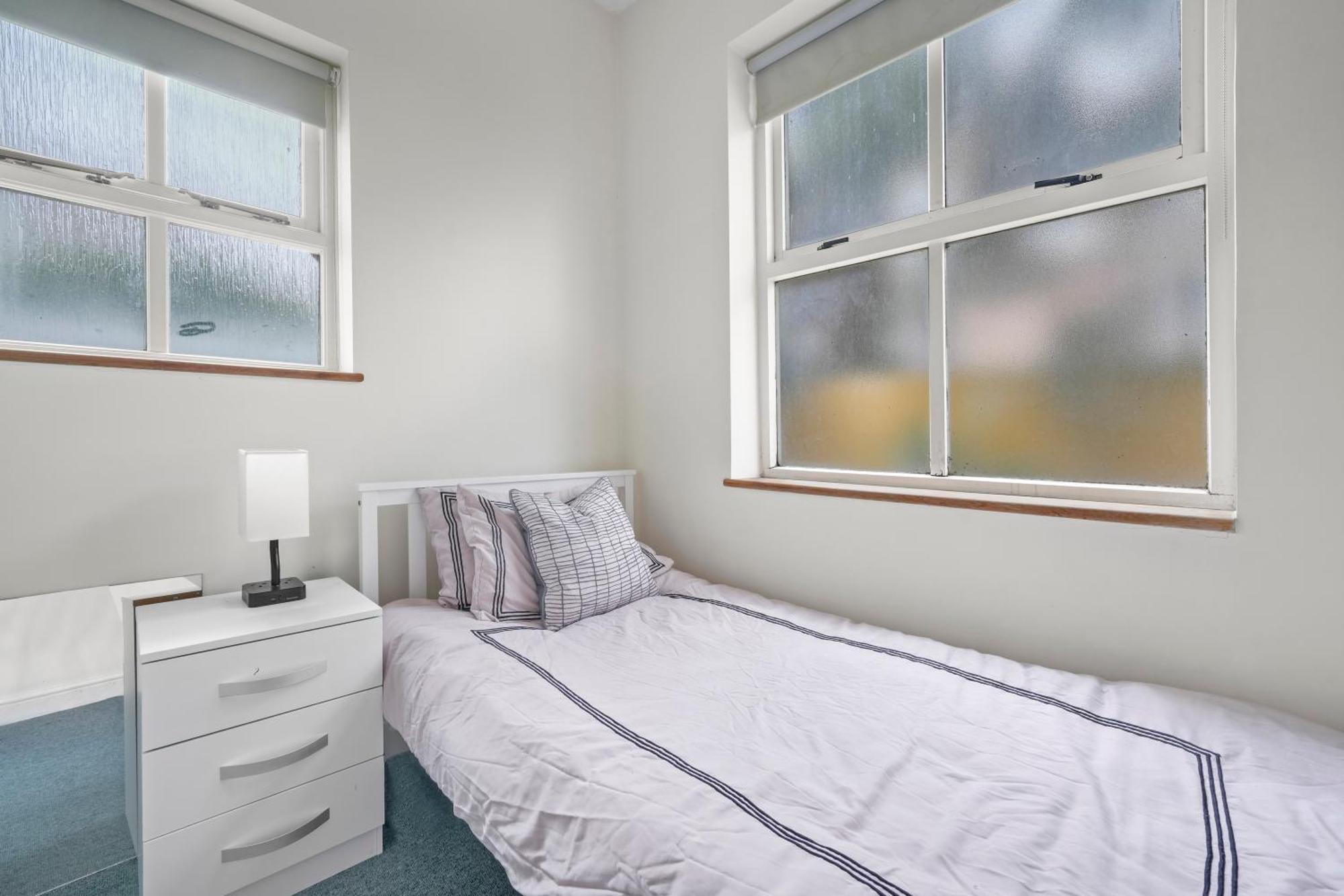 5 Bedroom House - 2 To 8 People Holiday home