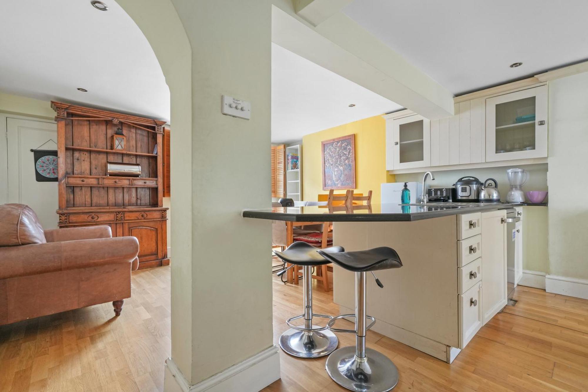 5 Bedroom House - 2 To 8 People London