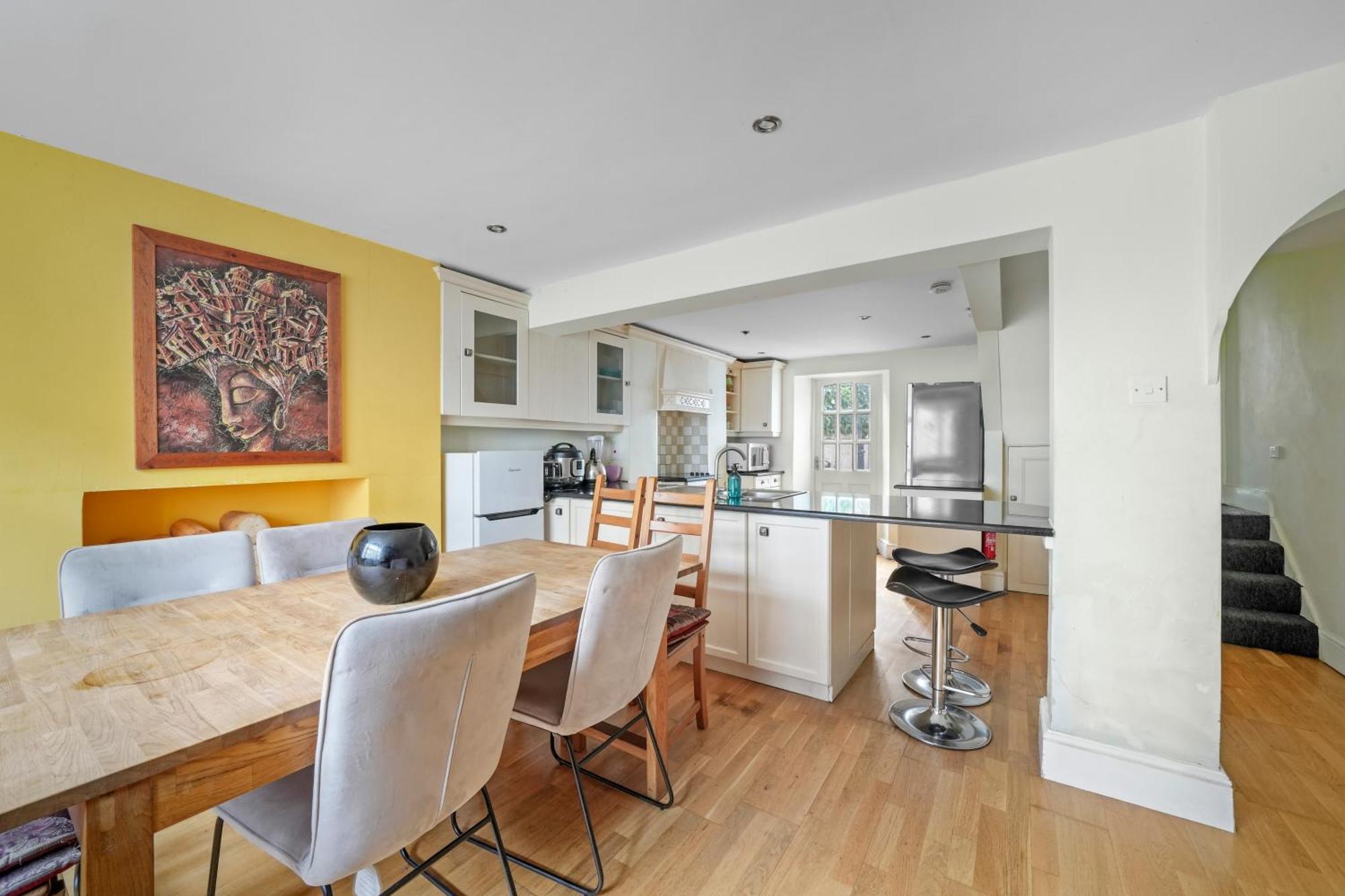 Holiday home 5 Bedroom House - 2 To 8 People London