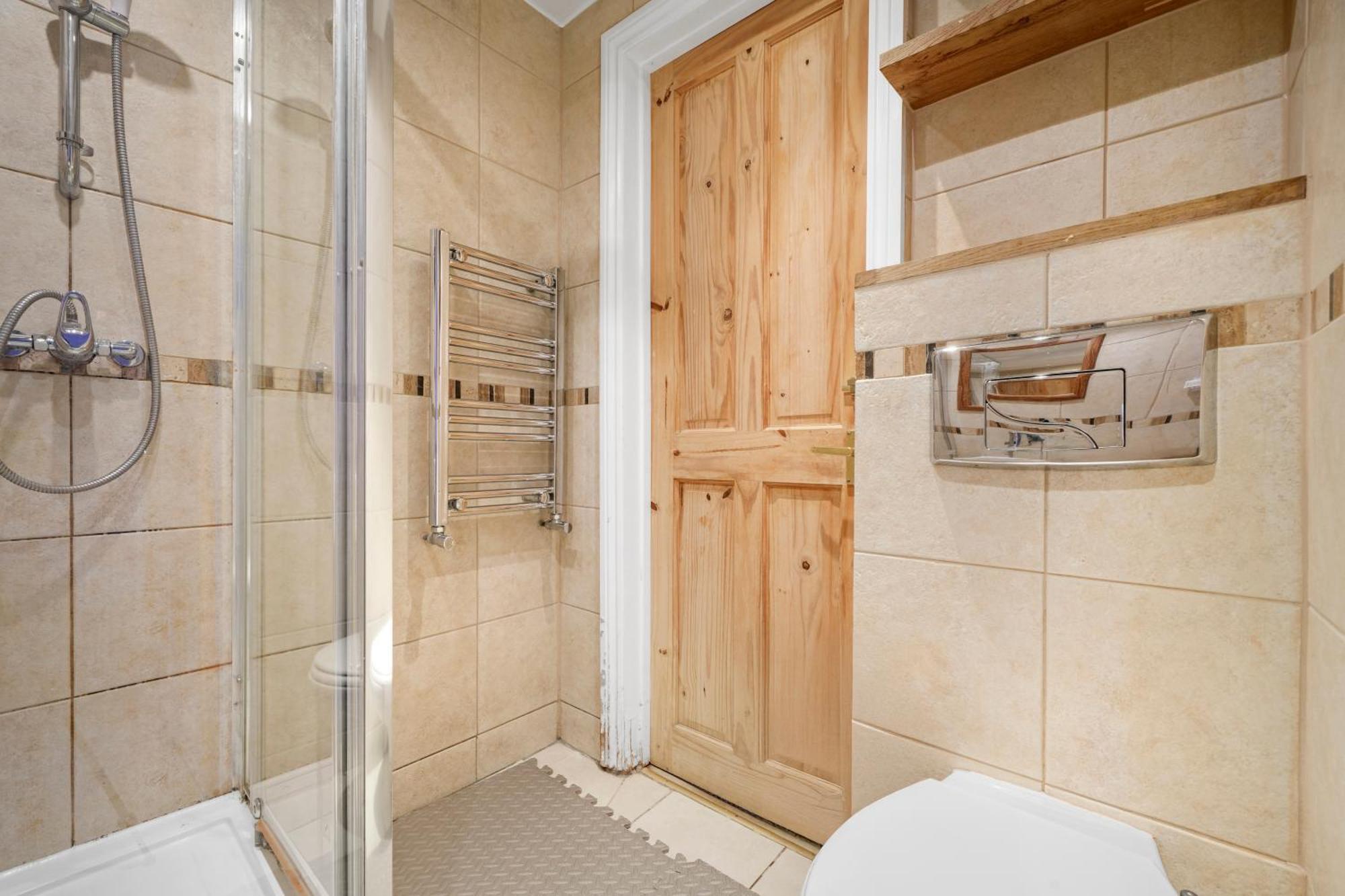 Holiday home 5 Bedroom House - 2 To 8 People London