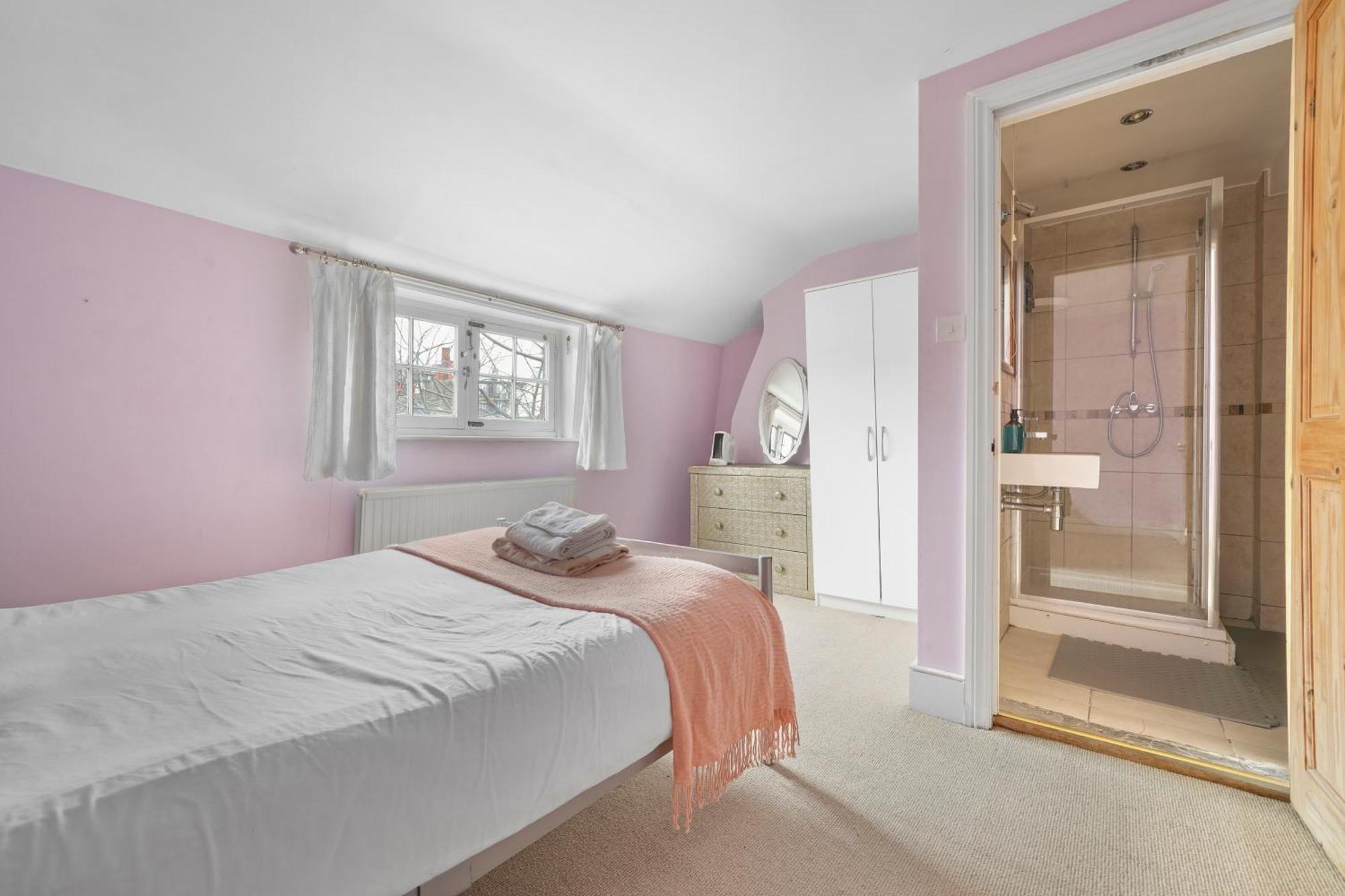 5 Bedroom House - 2 To 8 People * London
