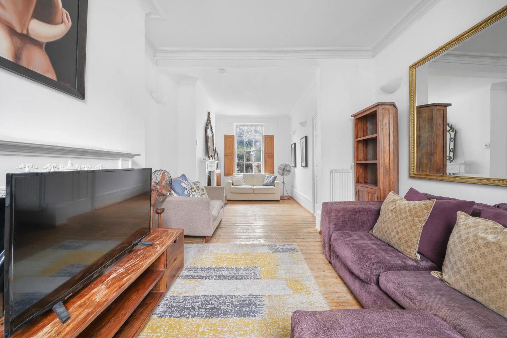 5 Bedroom House - 2 To 8 People London