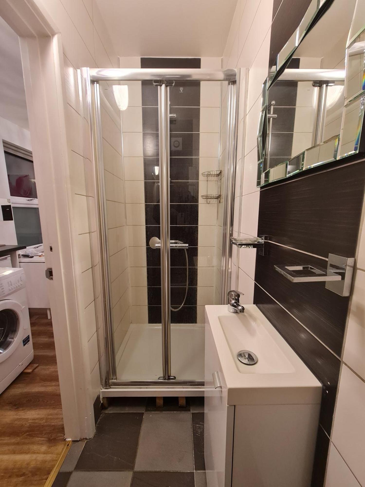 St 5 - Quiet Flat - 11 Mins Walk To Tube Apartment London