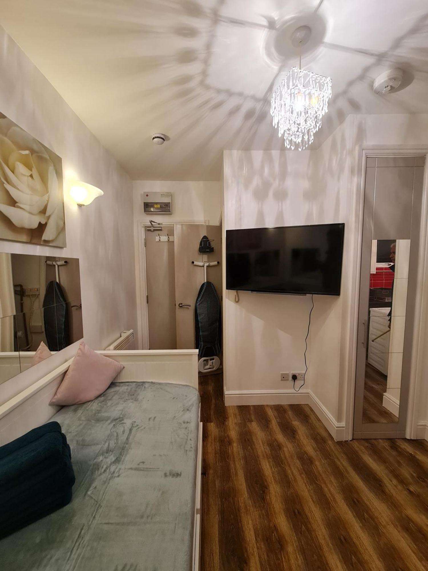 St 5 - Quiet Flat - 11 Mins Walk To Tube London