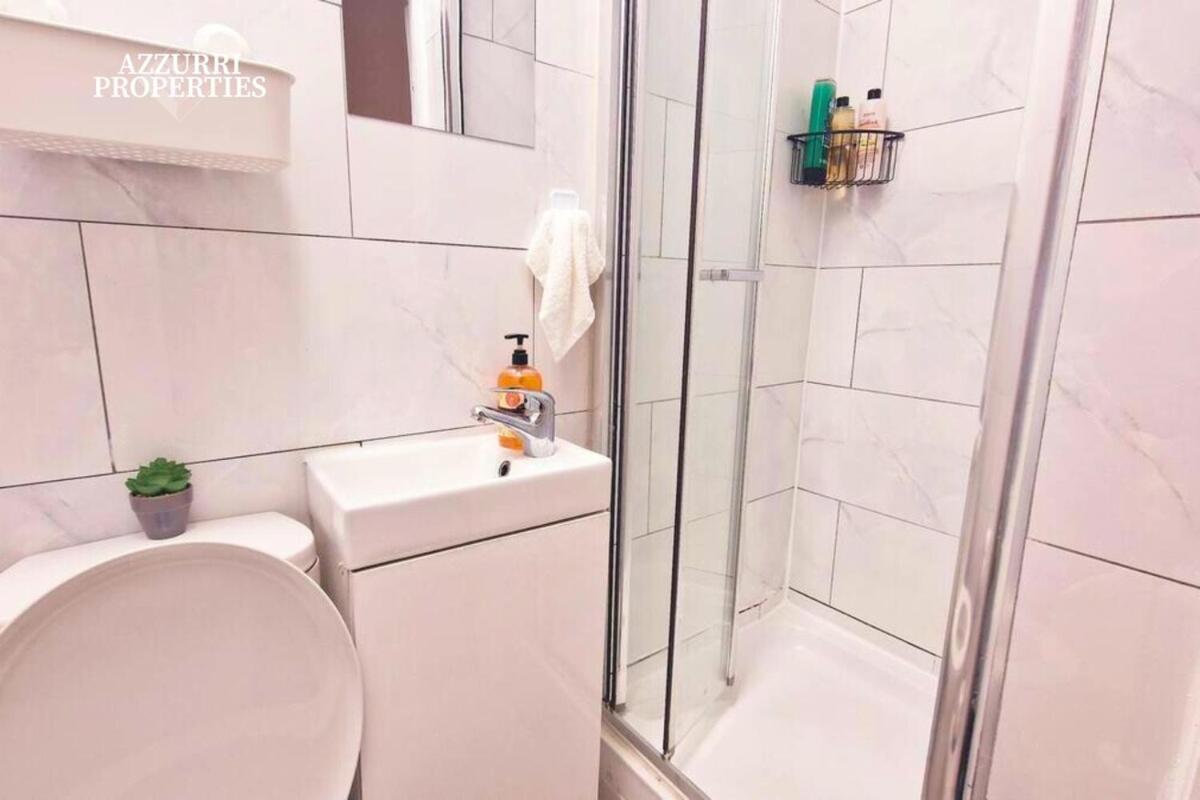 Apartment Monthly At Barking Road London