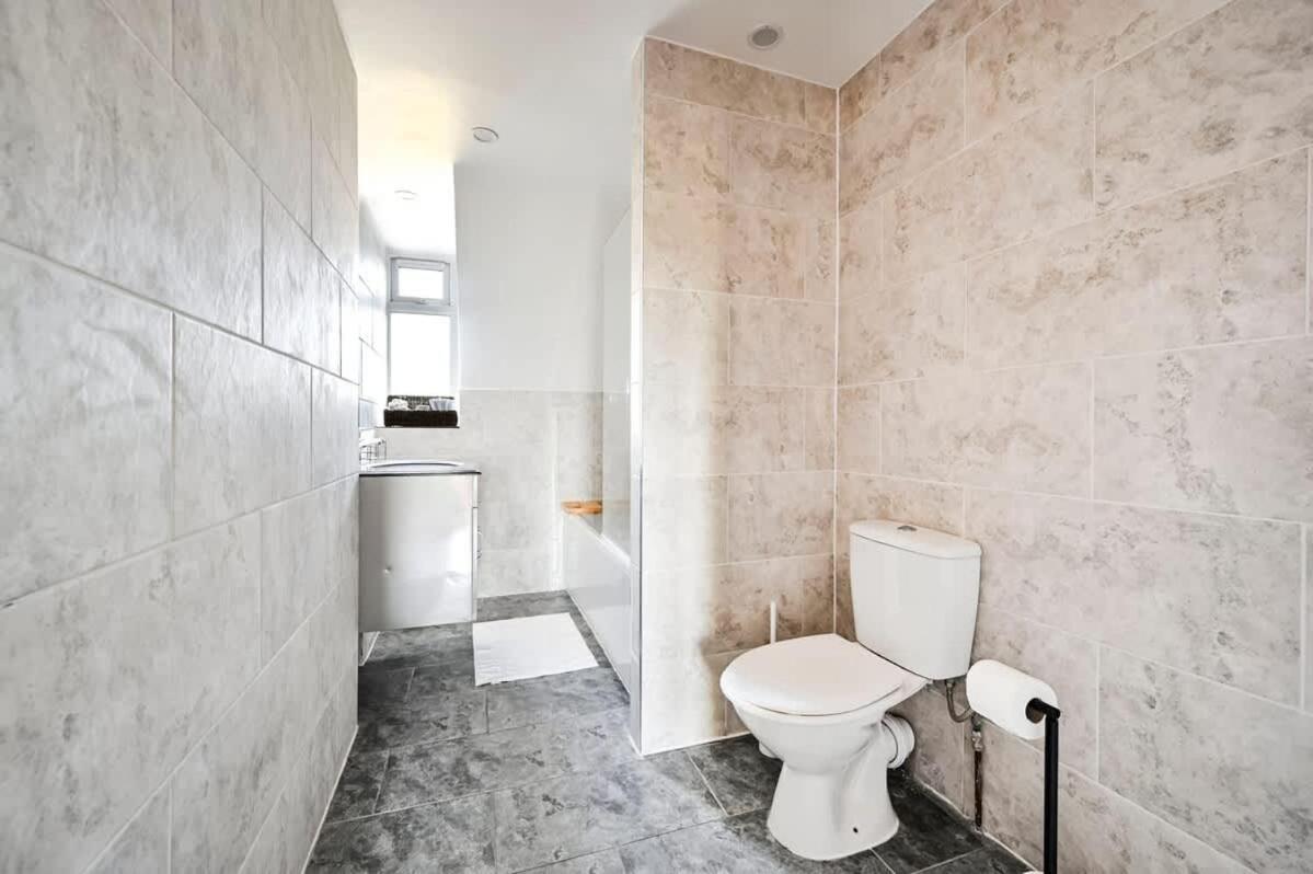 Spacious 2 Bed Duplex - Zone 1 - Workspace Appartement Londen
