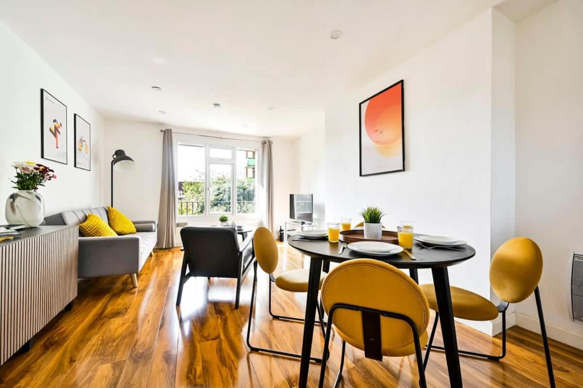 Spacious 2 Bed Duplex - Zone 1 - Workspace Appartement