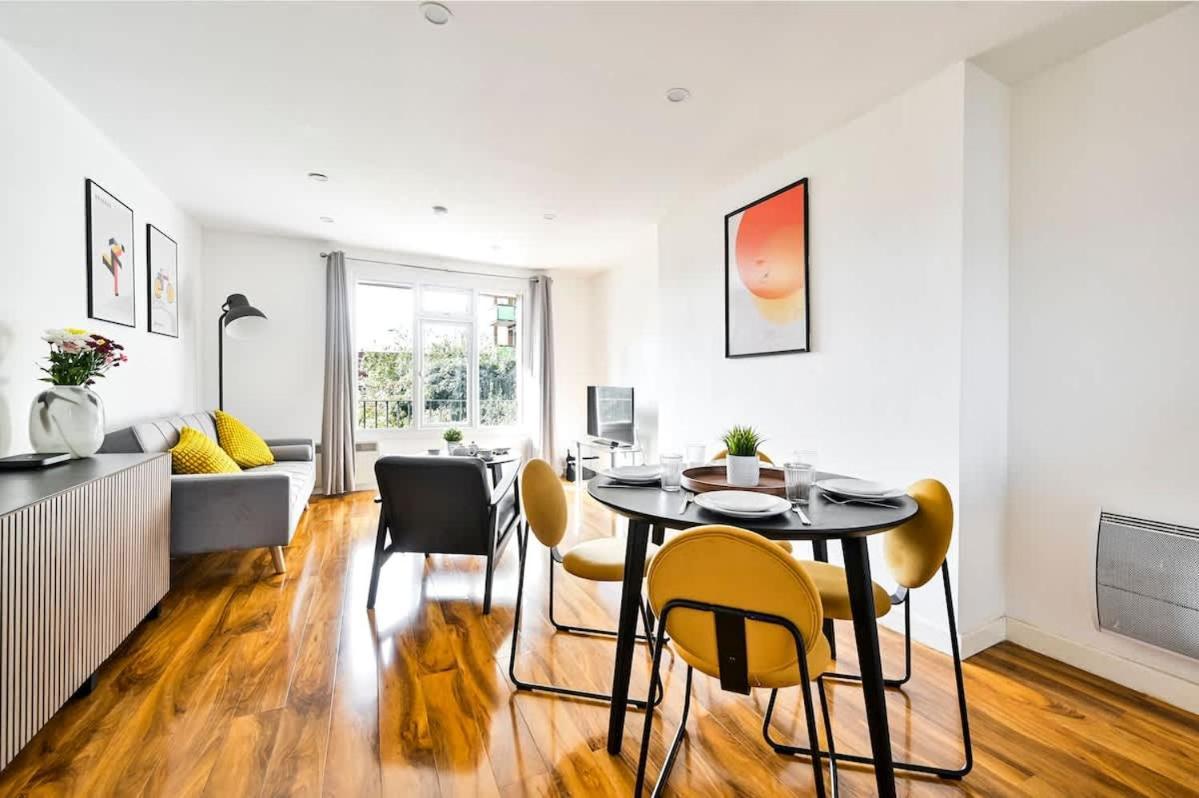 Spacious 2 Bed Duplex - Zone 1 - Workspace Appartement *