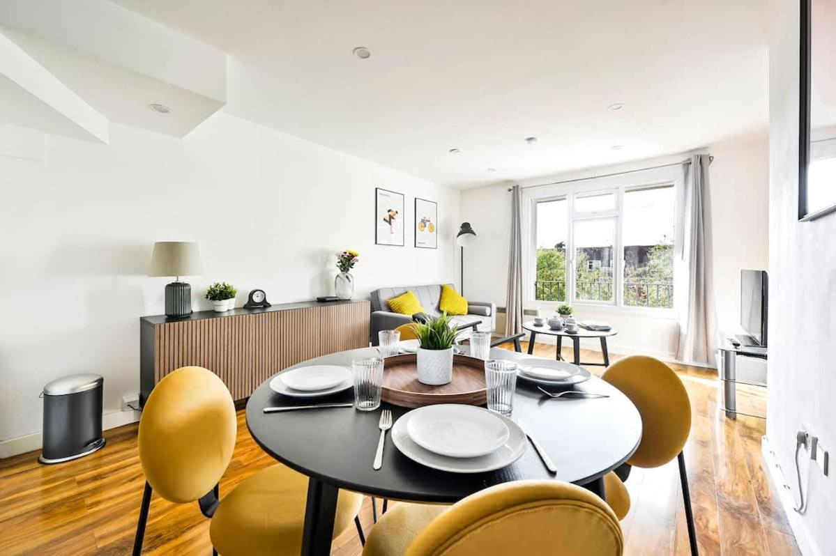 Spacious 2 Bed Duplex - Zone 1 - Workspace * Londen