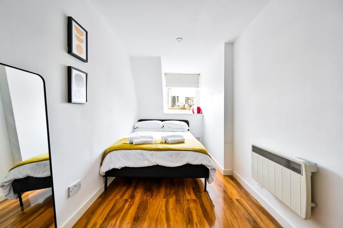 Spacious 2 Bed Duplex - Zone 1 - Workspace Appartement