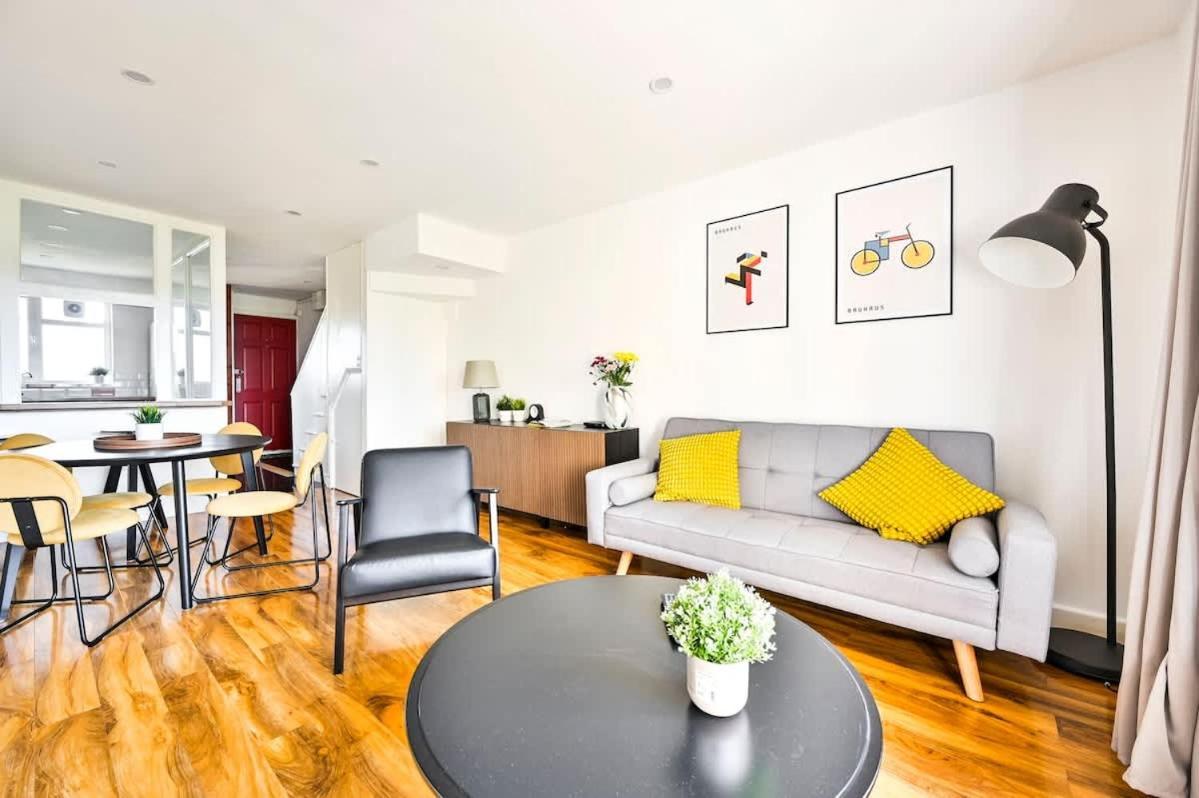 Spacious 2 Bed Duplex - Zone 1 - Workspace Apartamento Londres