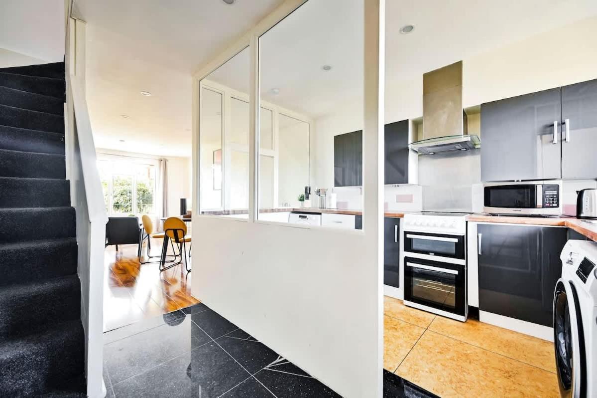 Spacious 2 Bed Duplex - Zone 1 - Workspace Appartement *