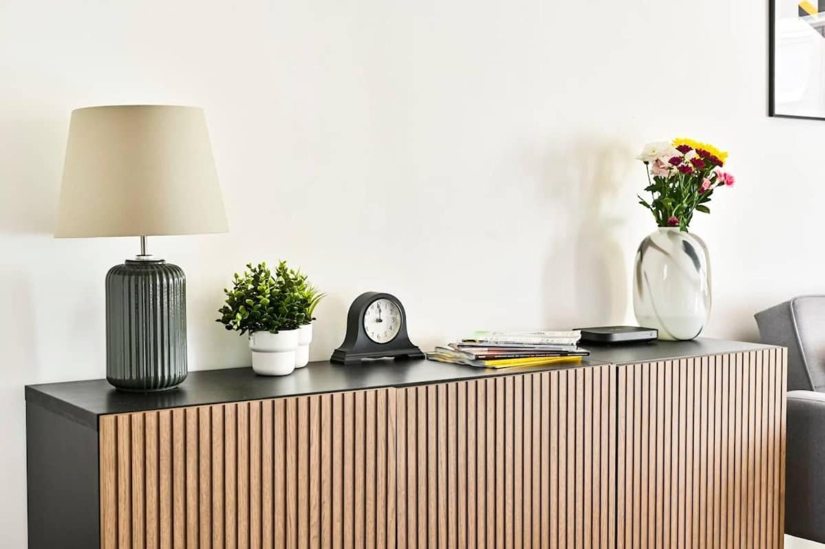 Spacious 2 Bed Duplex - Zone 1 - Workspace Appartement *