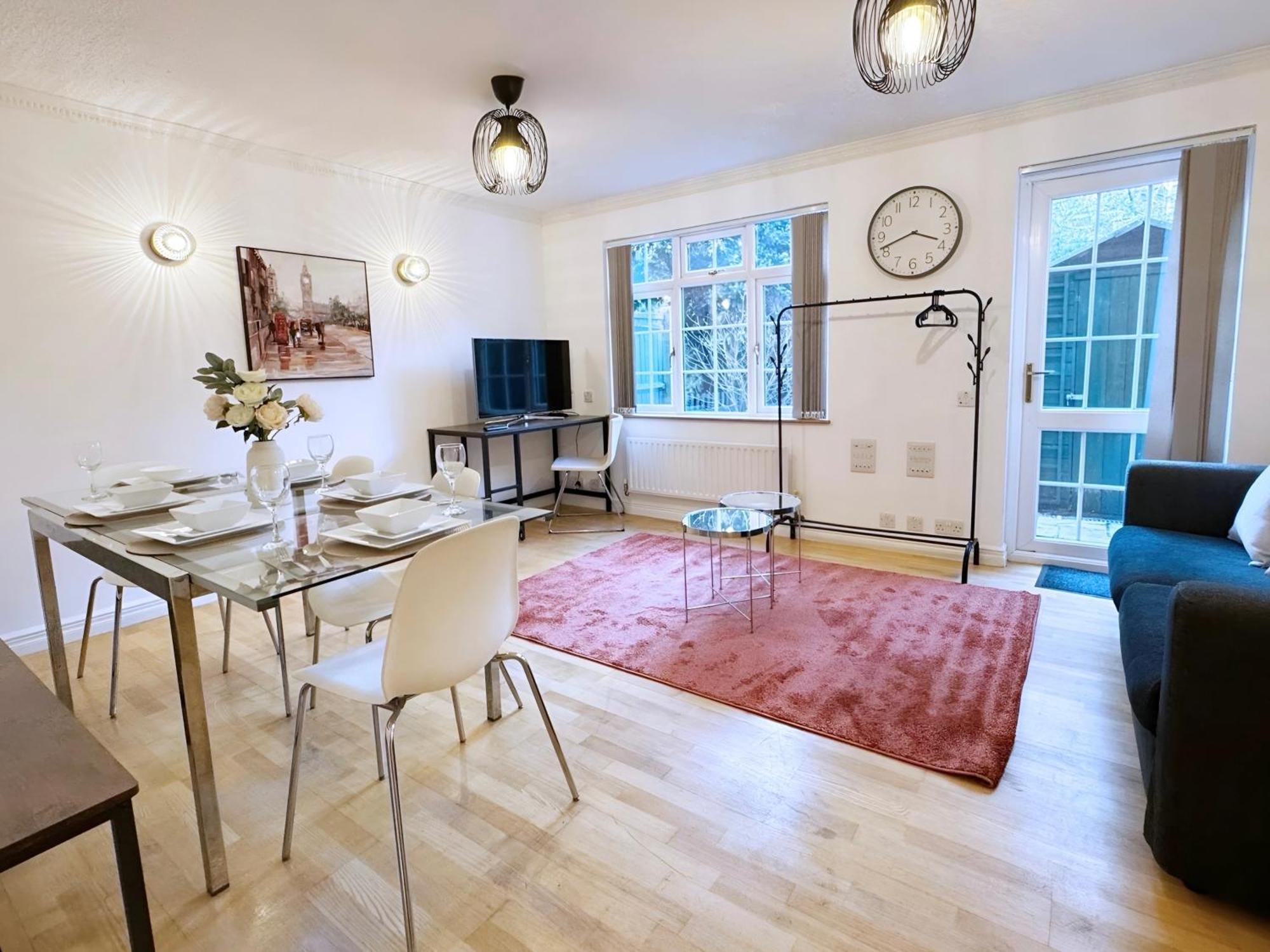 Three Bedroom House Near London Bridge * London