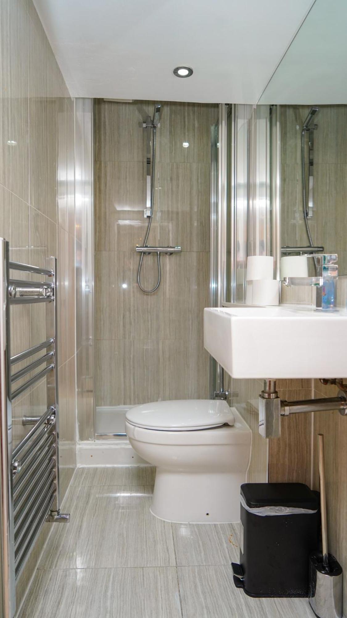 Apartment Prime 7 Mins Tube