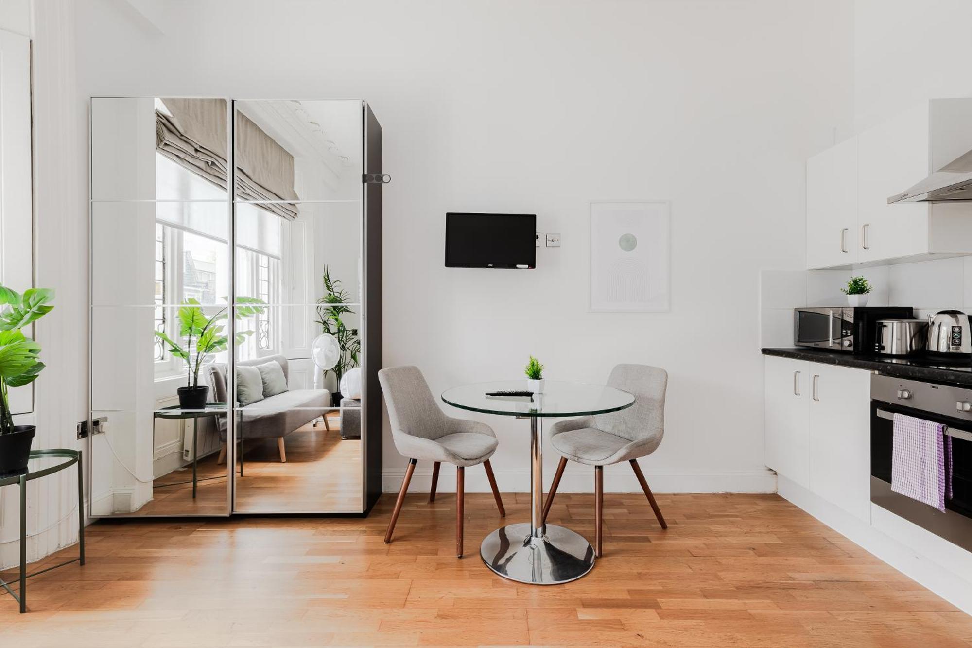 Prime Vision Living - Hyde Park London