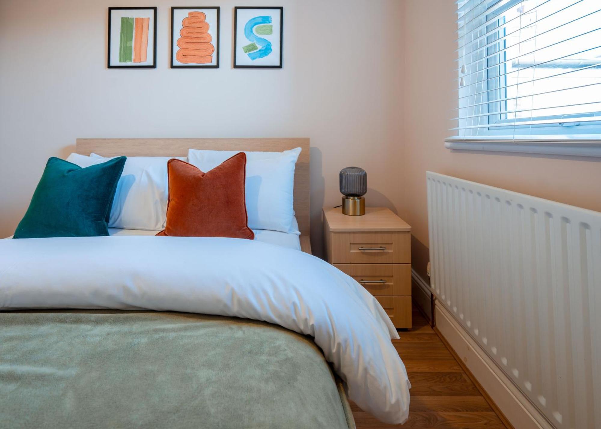 Spacious 3 Min From Station Apartment London