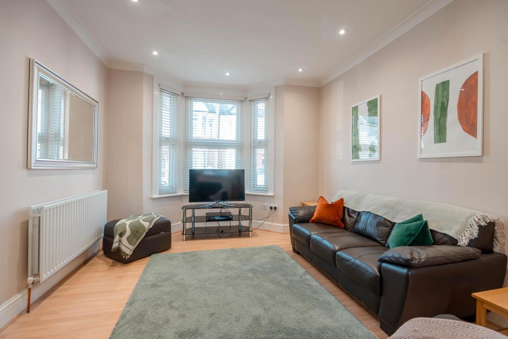 Spacious 3 Min From Station Apartment *