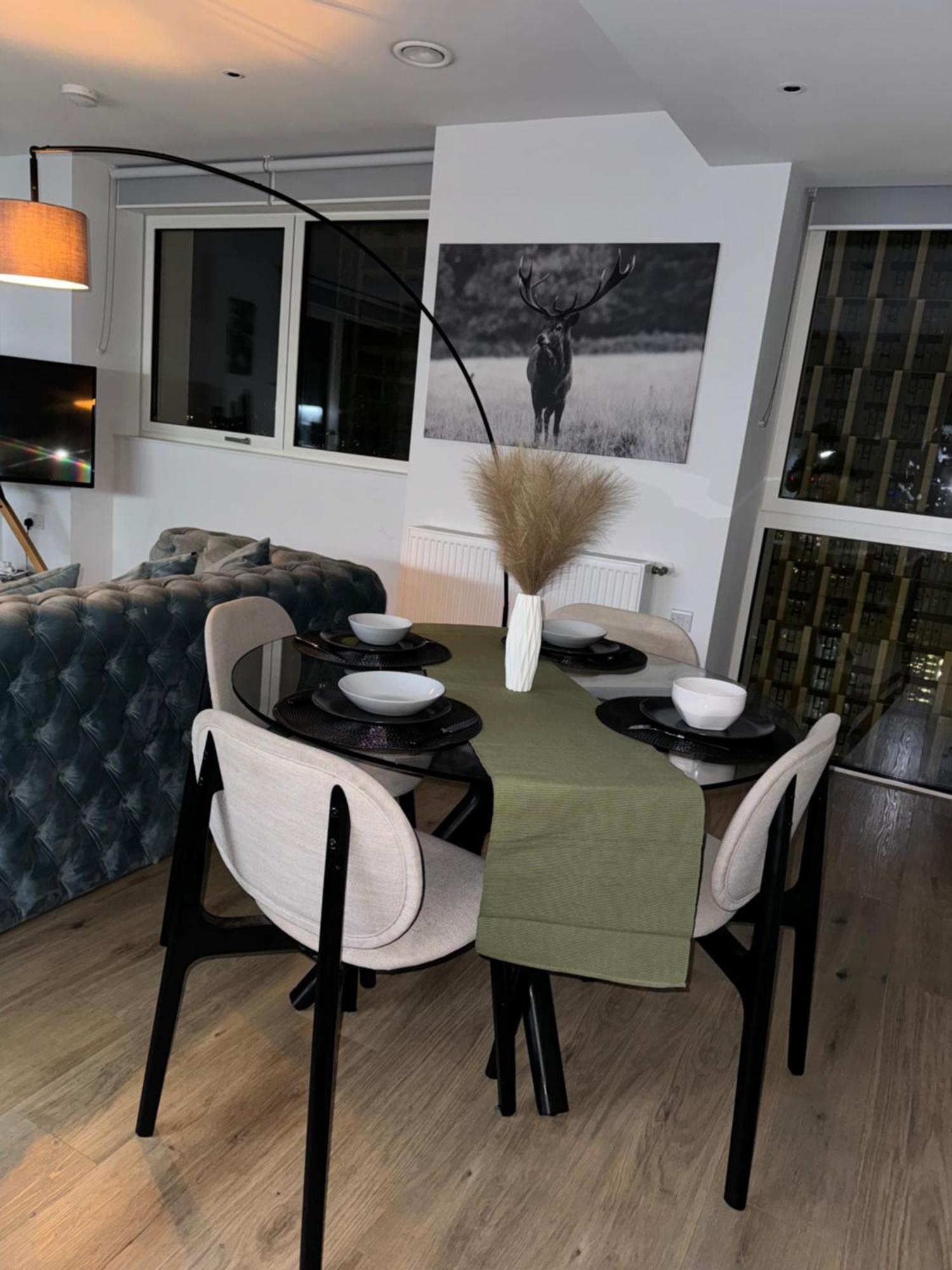 Appartement Luxury Canary Wharf Apt- Skyline Views & Balcony Londen