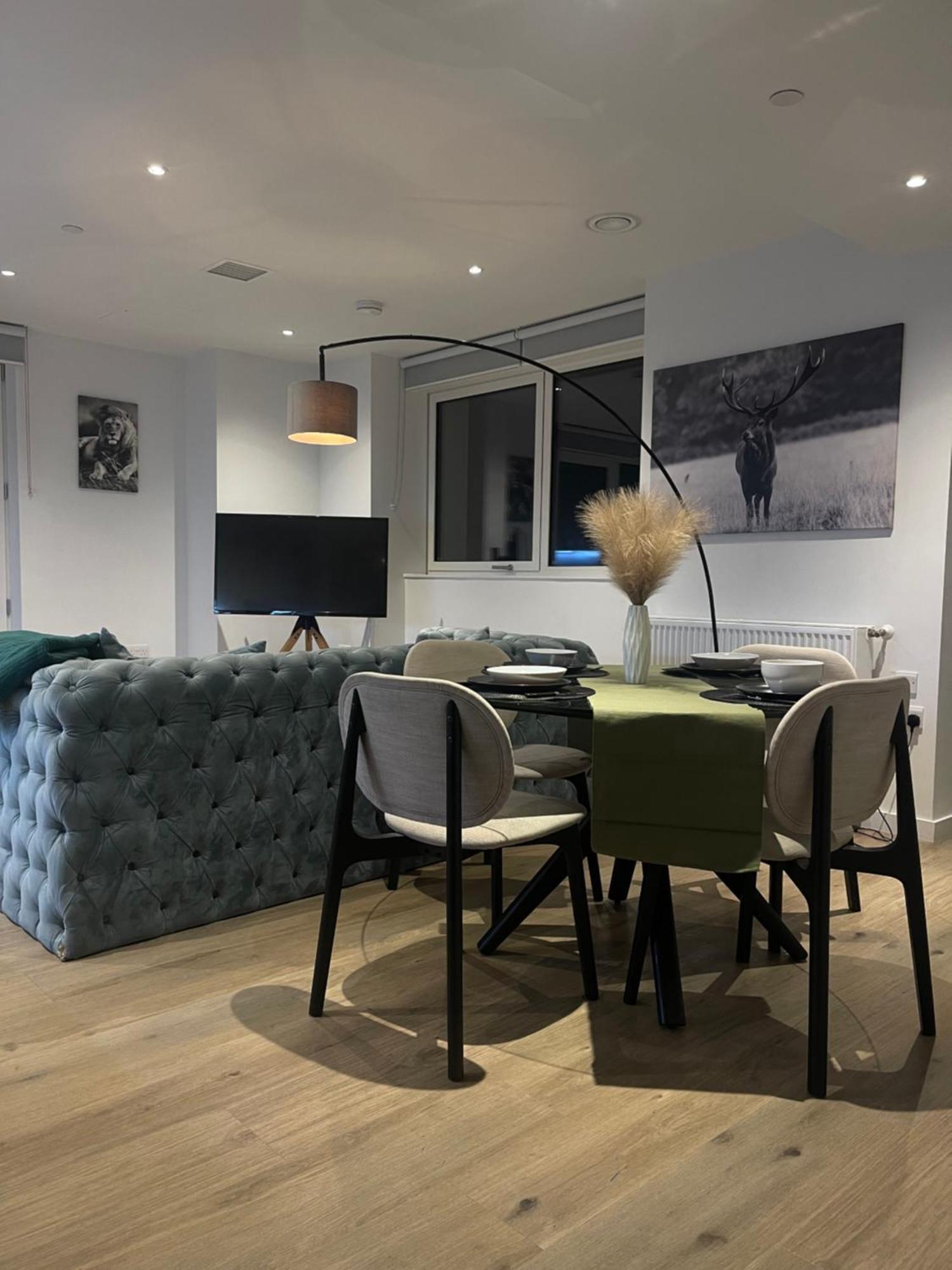 Luxury Canary Wharf Apt- Skyline Views & Balcony Appartement *