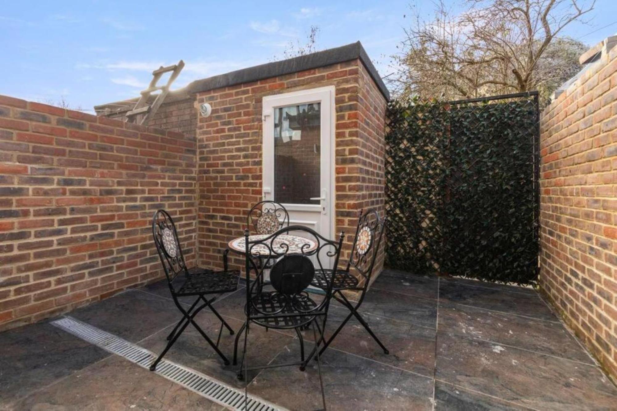 Metro Majesty 5-bedroom Gem In South Tottenham Leilighet