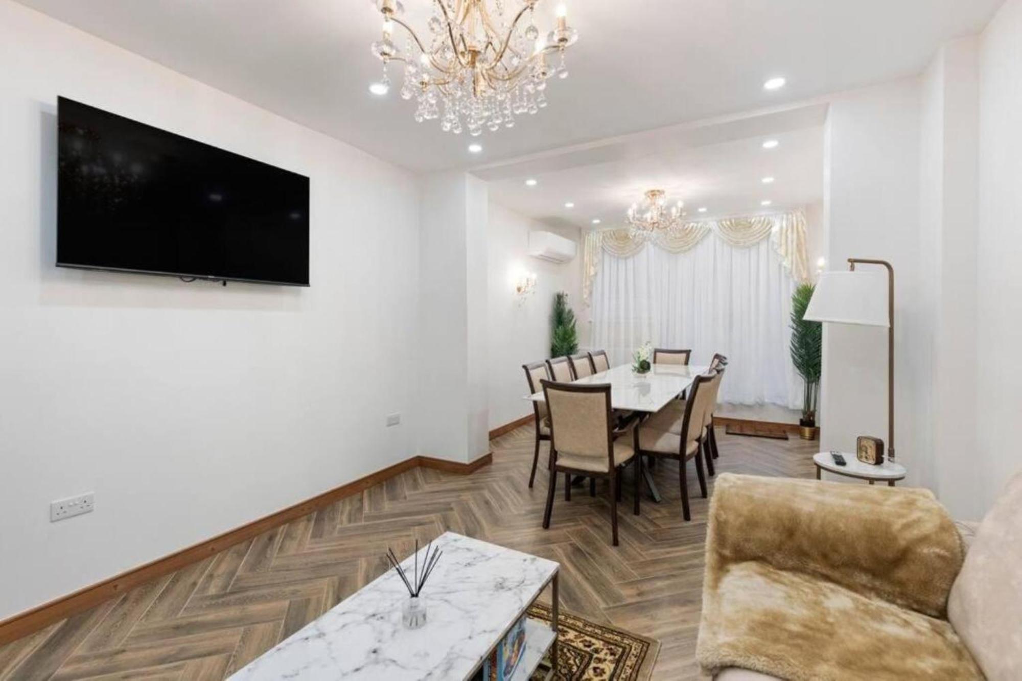 Metro Majesty 5-bedroom Gem In South Tottenham Leilighet *