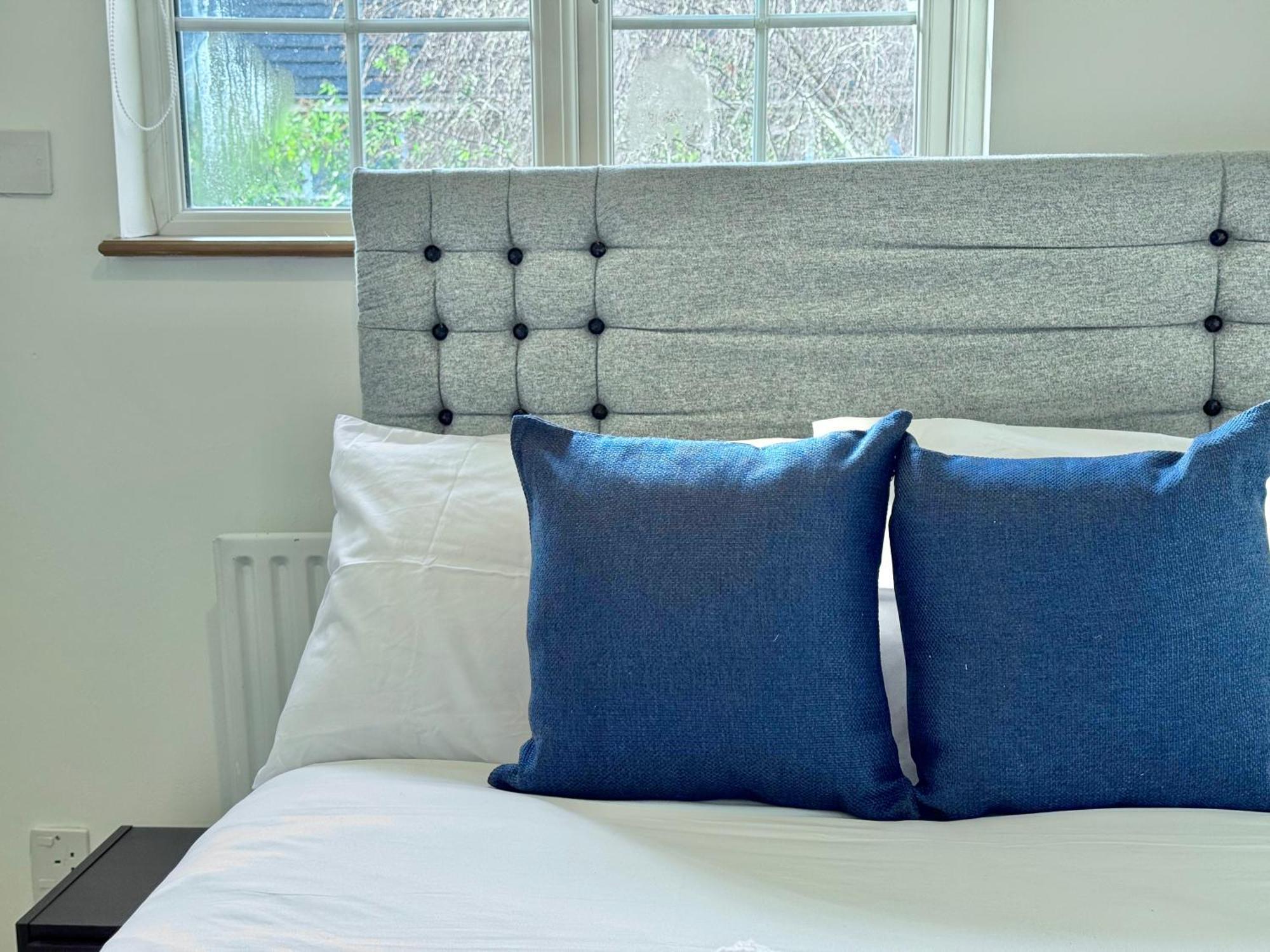 Three Bedroom House Near London Bridge *