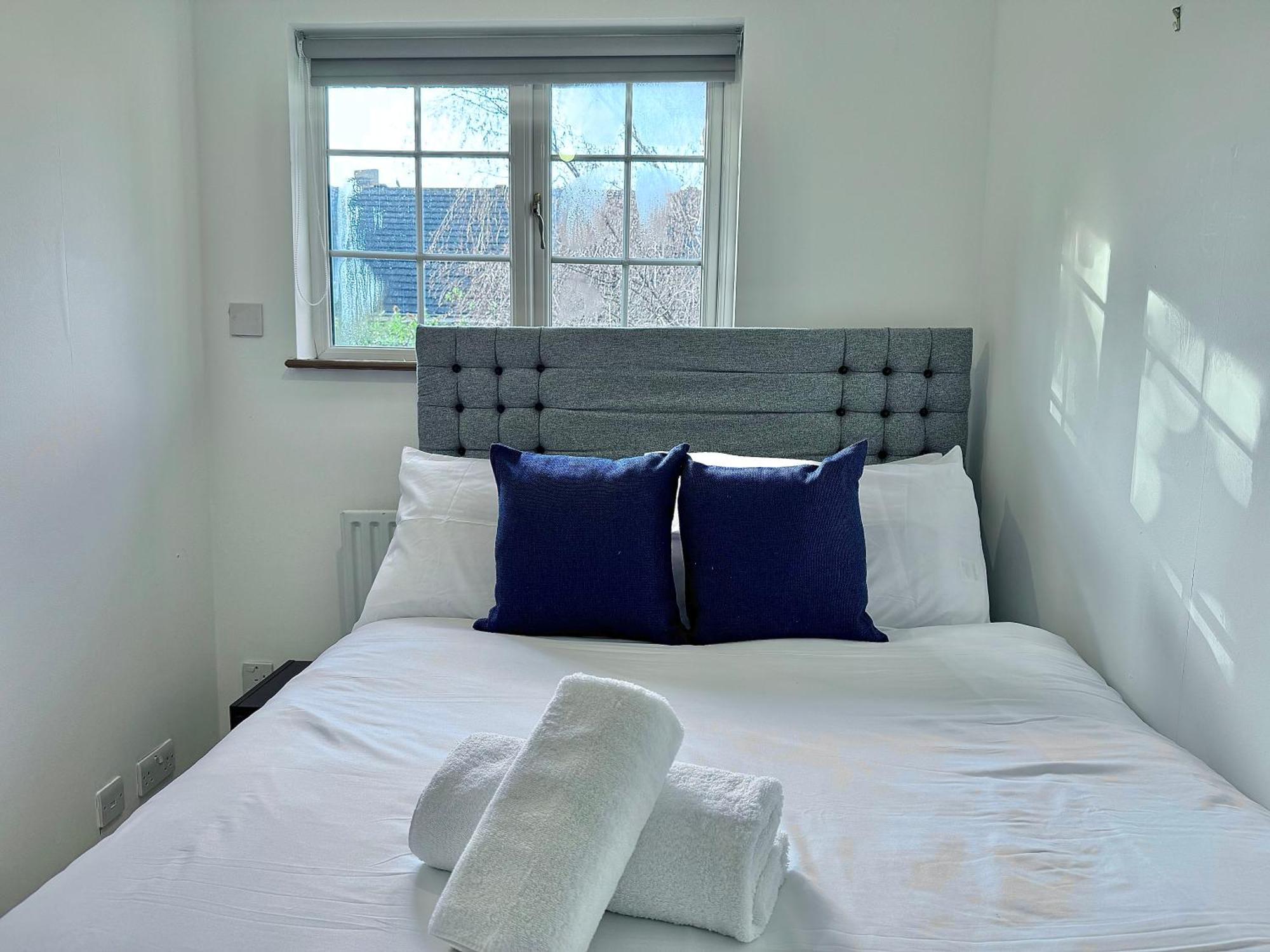 Three Bedroom House Near London Bridge *