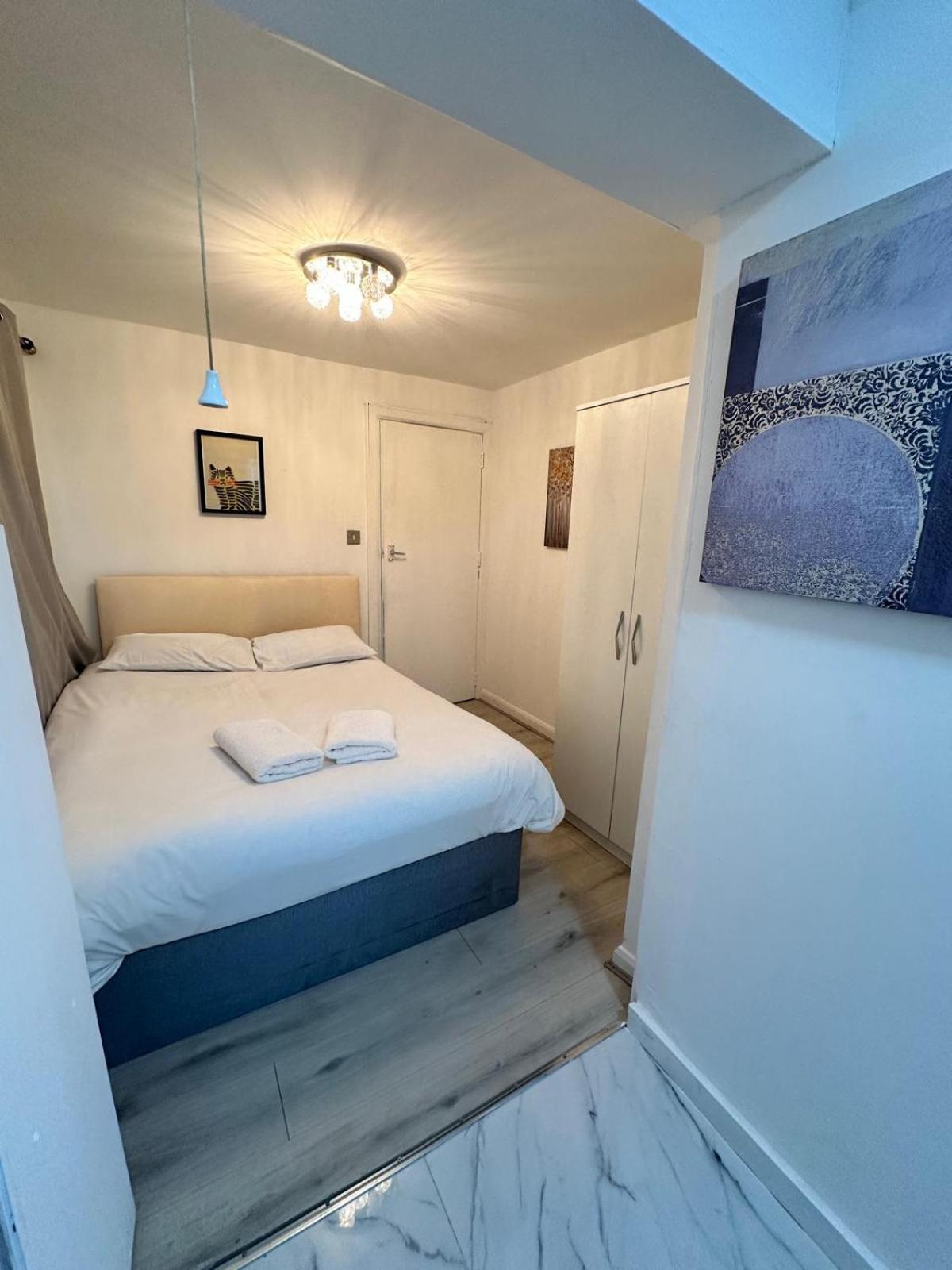 Apartment 3 Bedroom Flat Millais Rd
