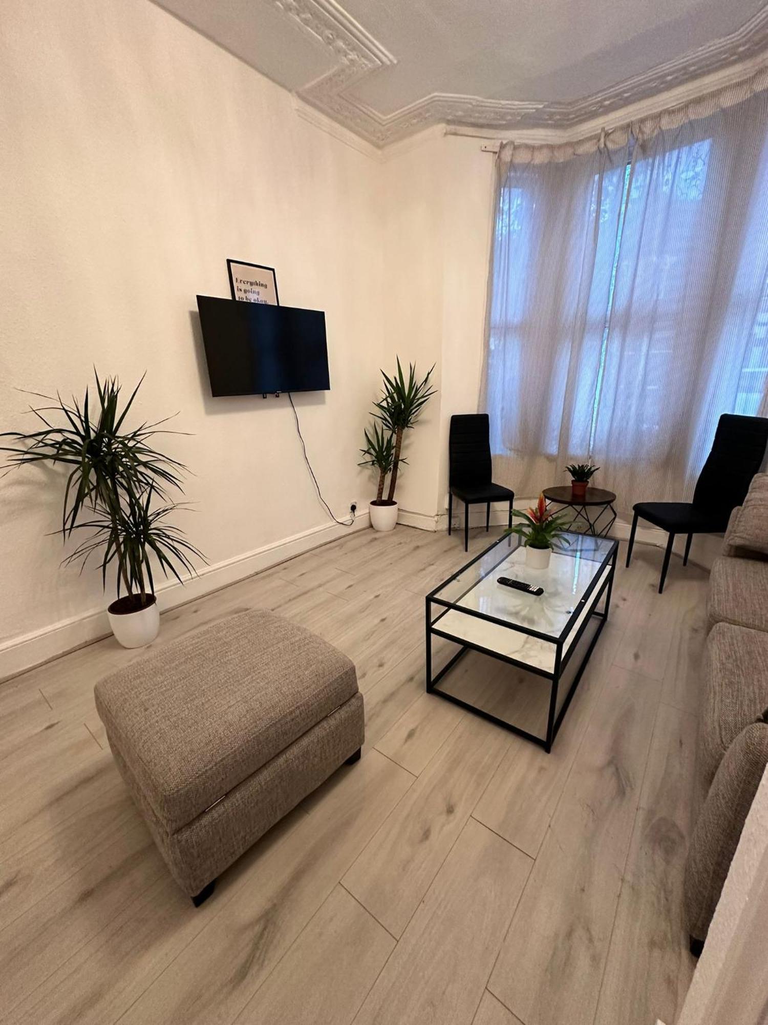 3 Bedroom Flat Millais Rd Apartment London
