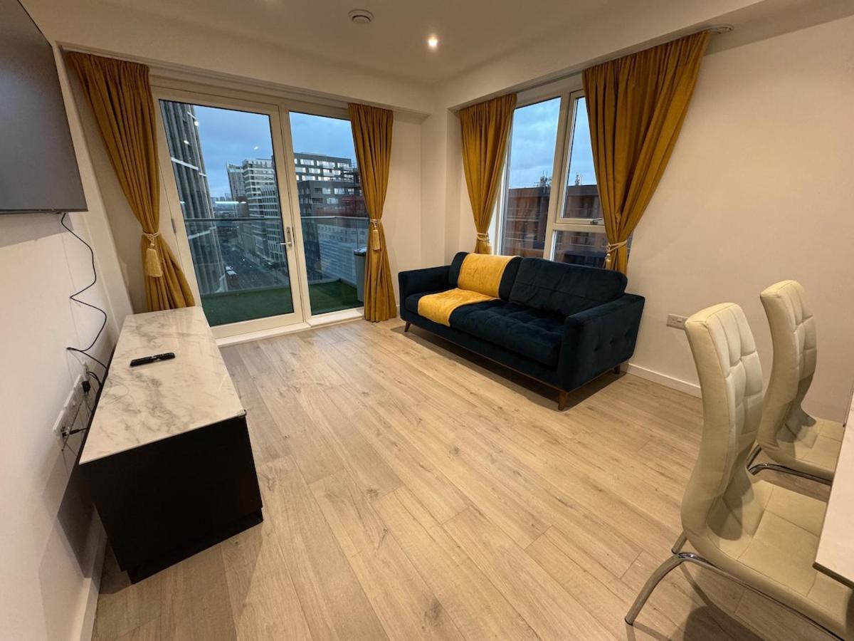 Luxury Effra Gardens, Canning Town 6 3bdr 2bth Apartment