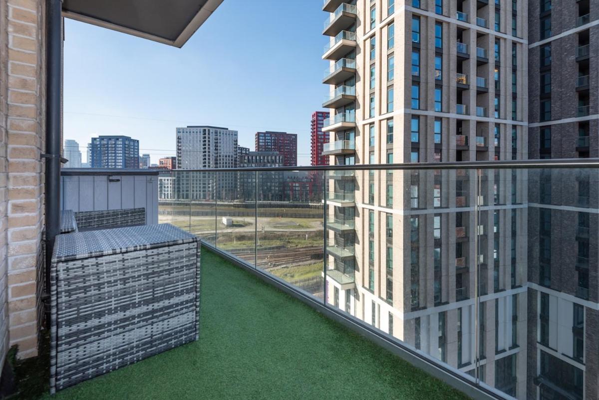 Luxury Effra Gardens, Canning Town 6 3bdr 2bth Apartment *