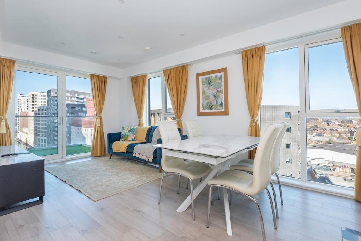 Luxury Effra Gardens, Canning Town 6 3bdr 2bth * London