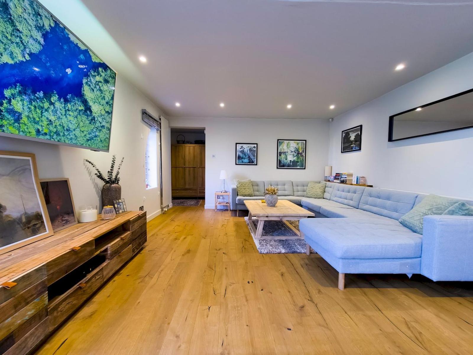 Spacious With Conservatory Dining Ptk * Londen