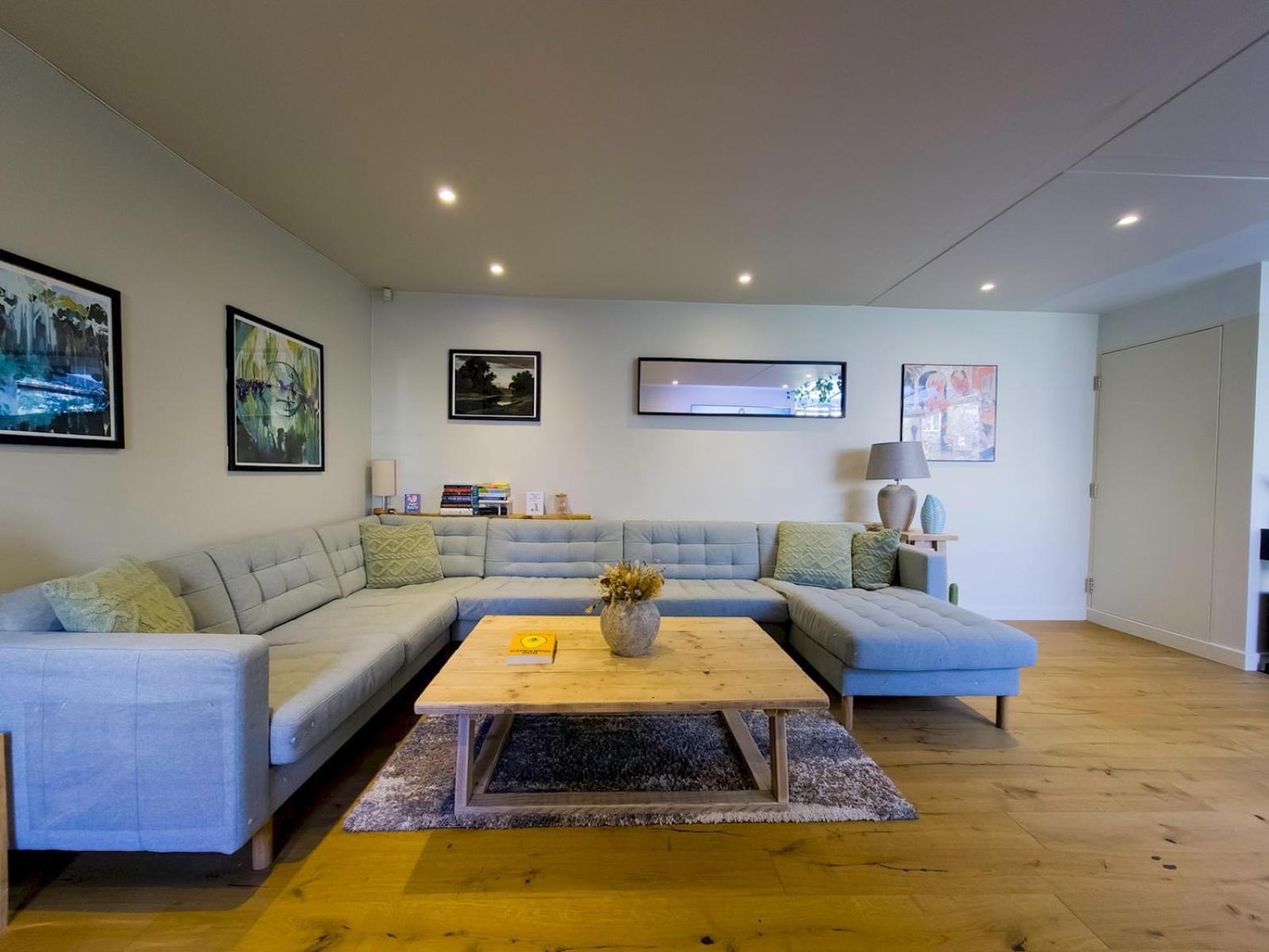 Vakantiehuis Spacious With Conservatory Dining Ptk *