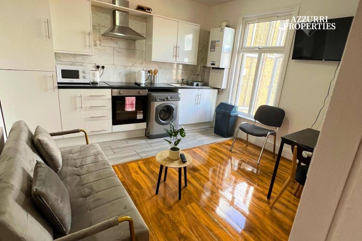 Monthly Near Canning Town Station Apartment