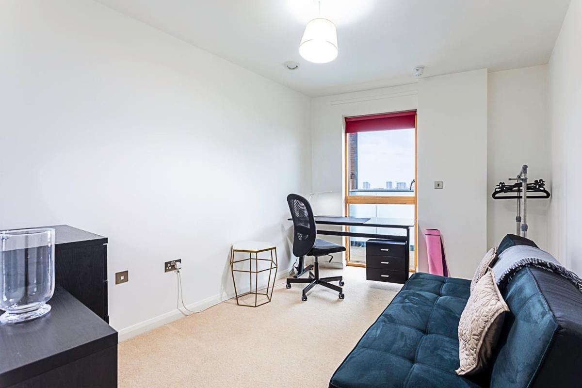 Trendy Queen's Park With Views Across * London