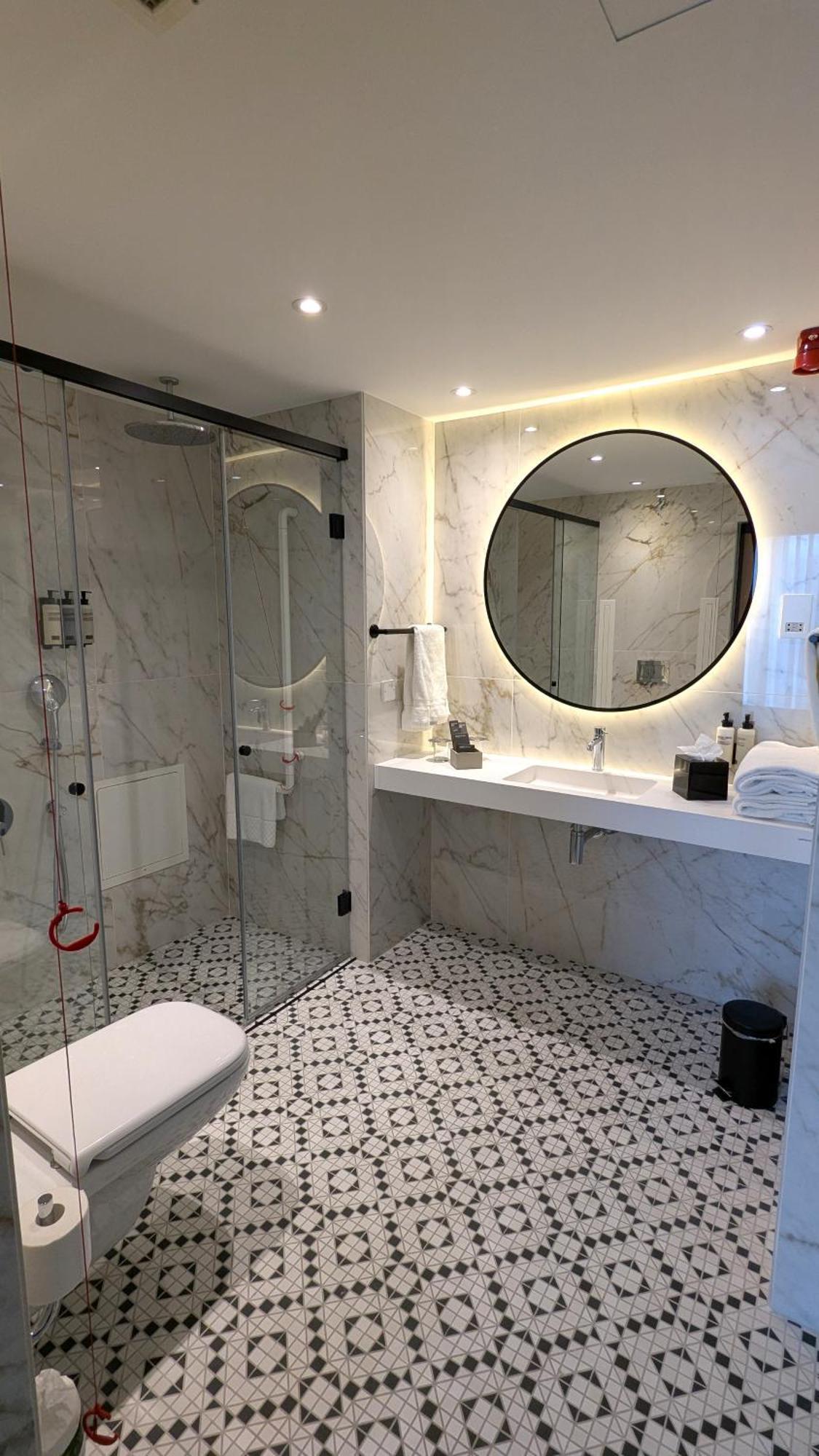 H10 Waterloo Hotel 4*