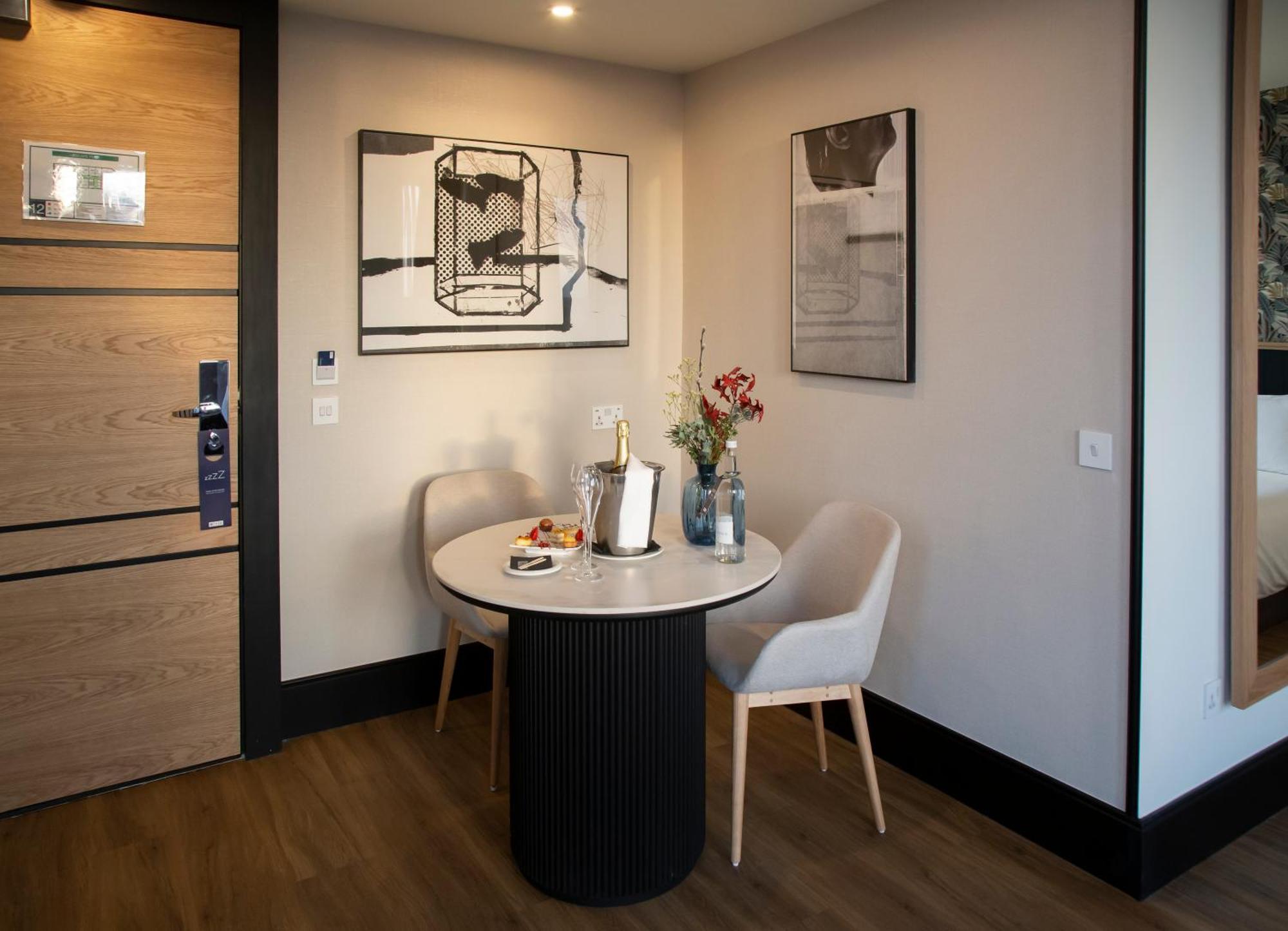 Hotel H10 Waterloo 4*